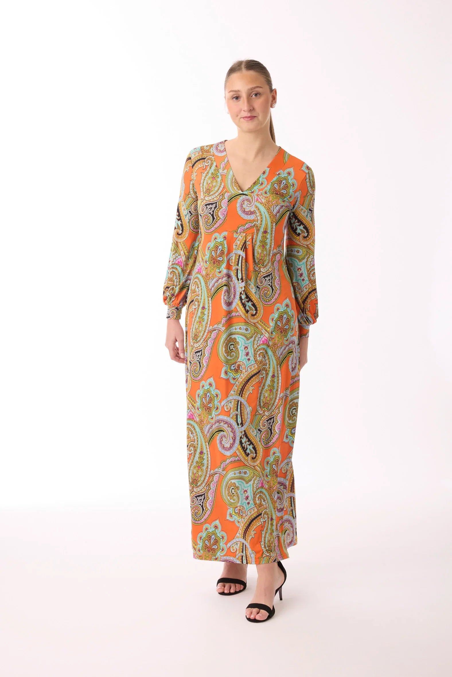 Langes Kleid mit Muster von dem Hamburger Modelabel stegmann mode