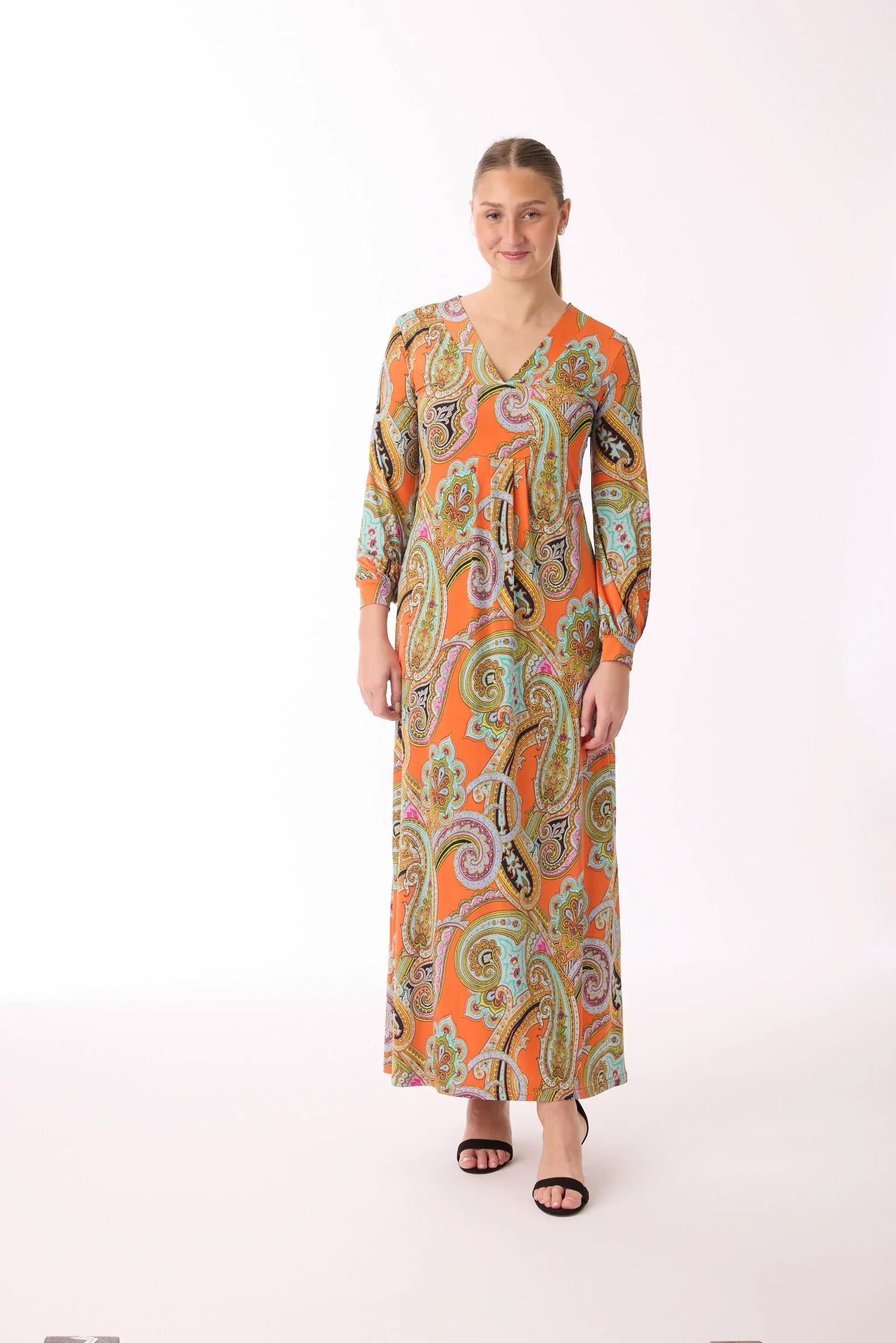 Langes Kleid mit Muster von dem Hamburger Modelabel stegmann mode