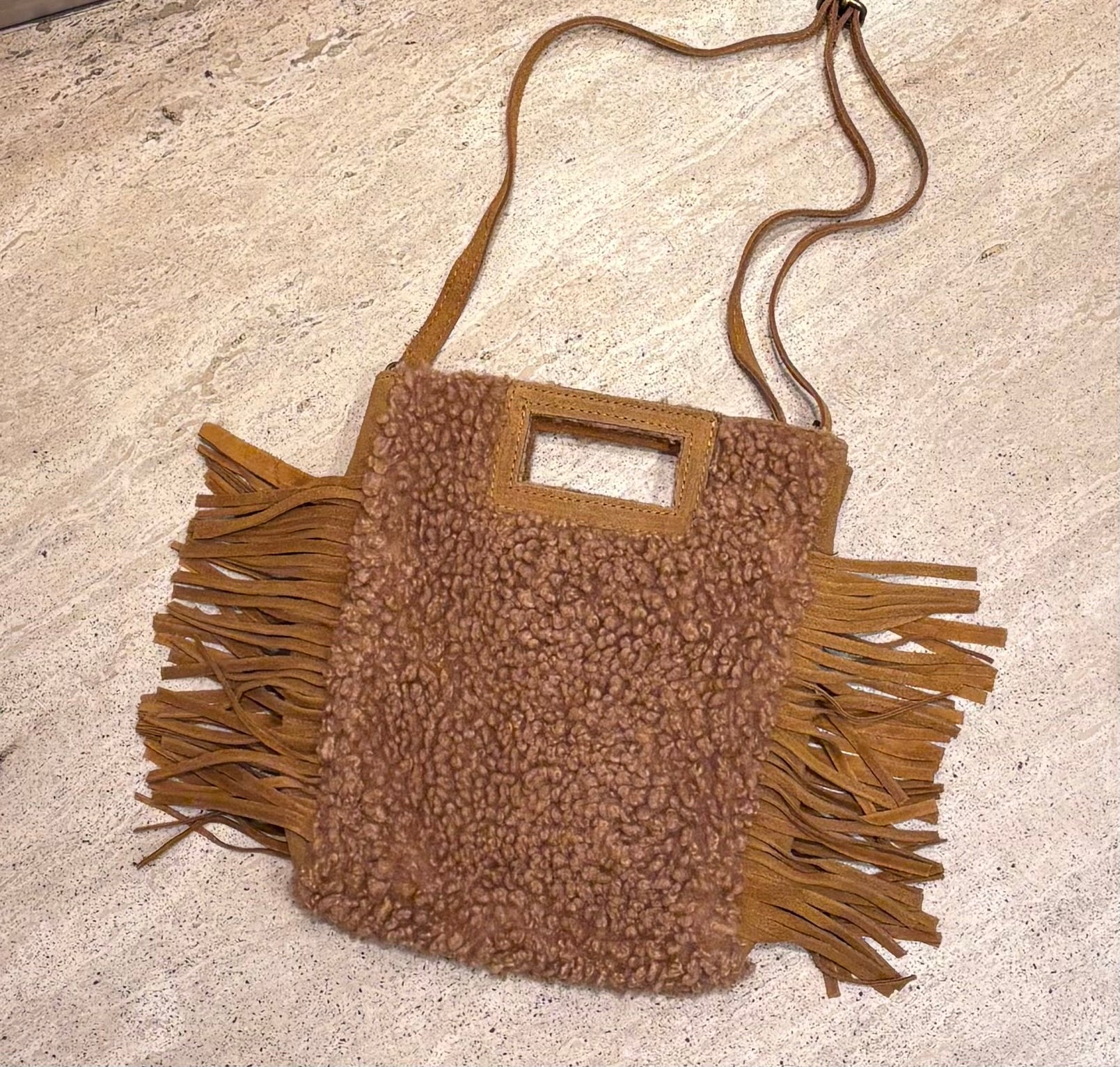 Produktfoto von der Tasche Moja im Design Lamm in der Farbe Braun vom Hamburger Modelabel stegmann mode