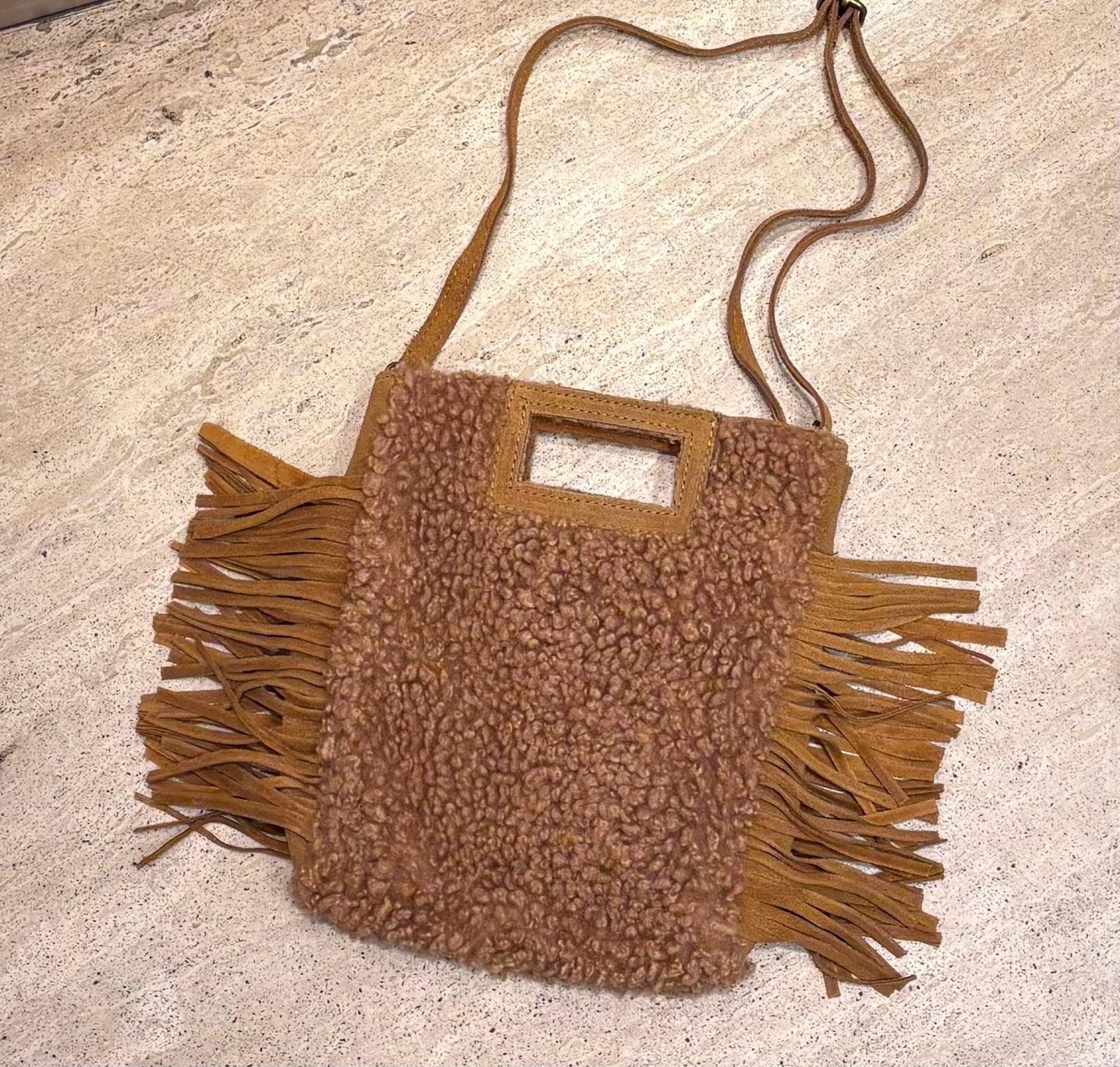 Produktfoto von der Tasche Moja im Design Lamm in der Farbe Braun vom Hamburger Modelabel stegmann mode