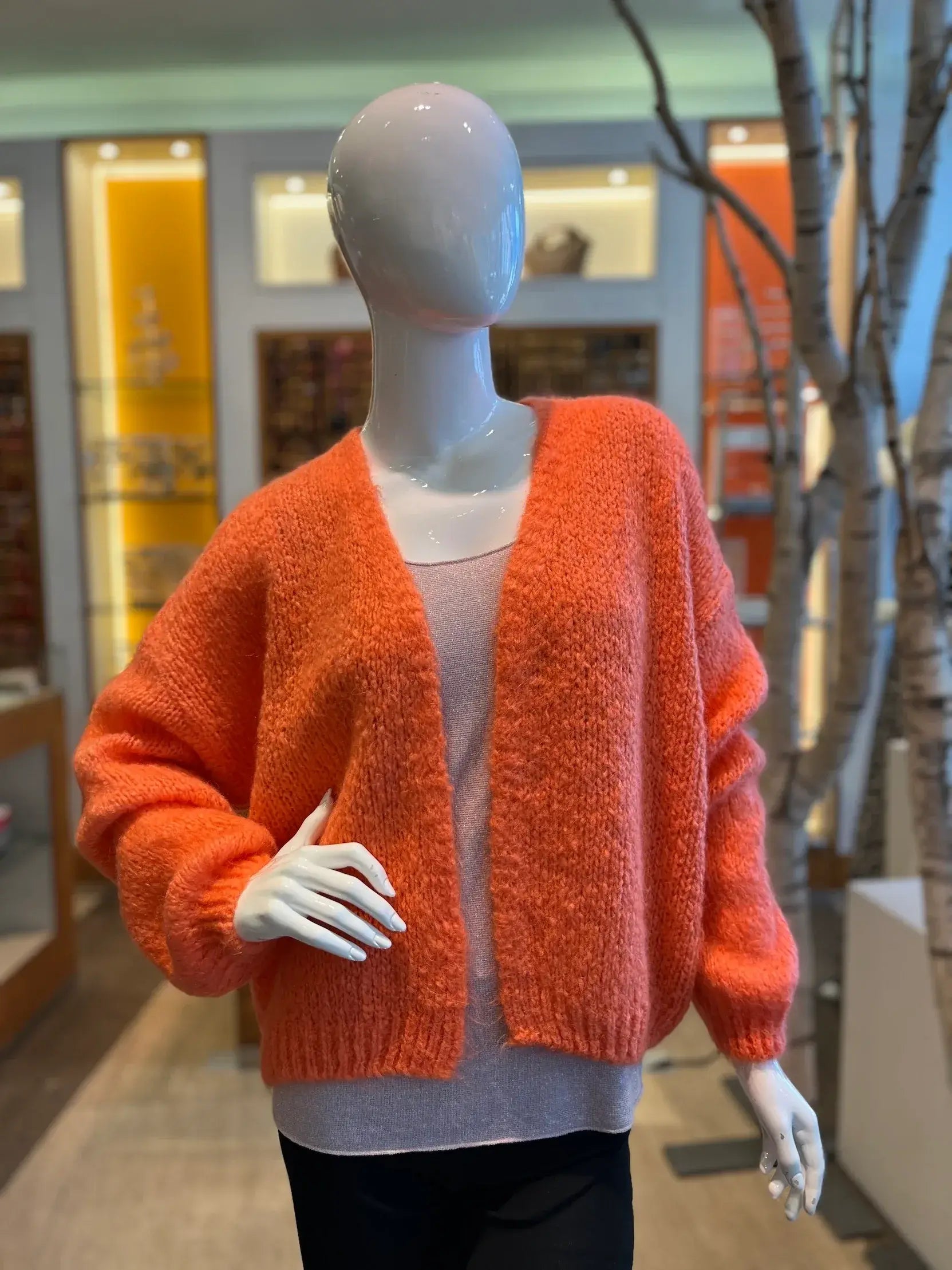 Grobstrickjacke in Peach vom Hamburger Modelabel stegmann mode