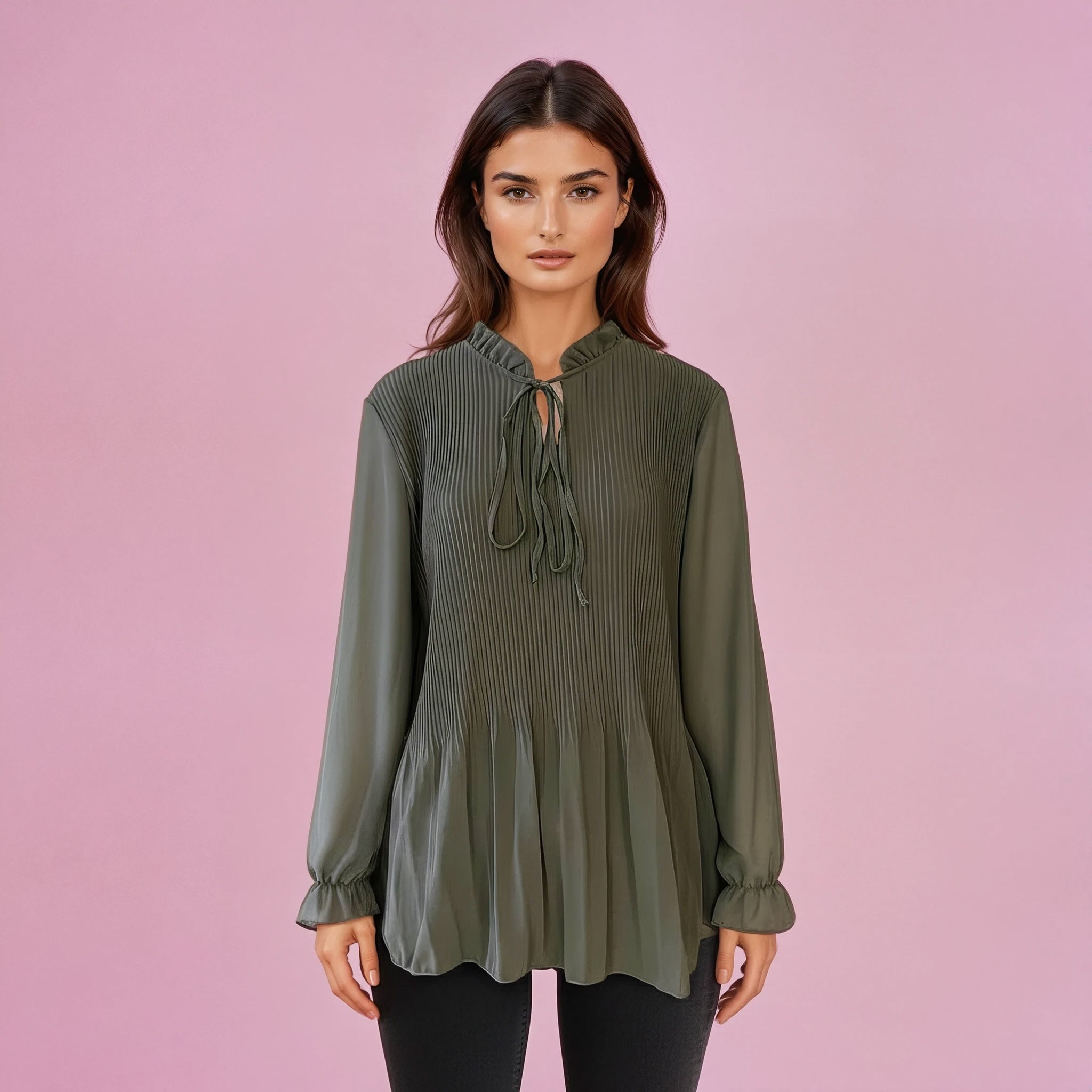 Produktfoto von schöner Plisseebluse mit Schleife in der Farbe Grau vom Hamburger Modelabel stegmann mode