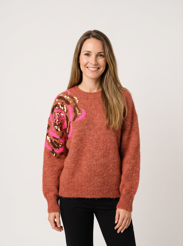 KI generiertes Modell im hellen Studio in dem Strickpullover Takada vom Hamburger Modelabel Stegmann Mode