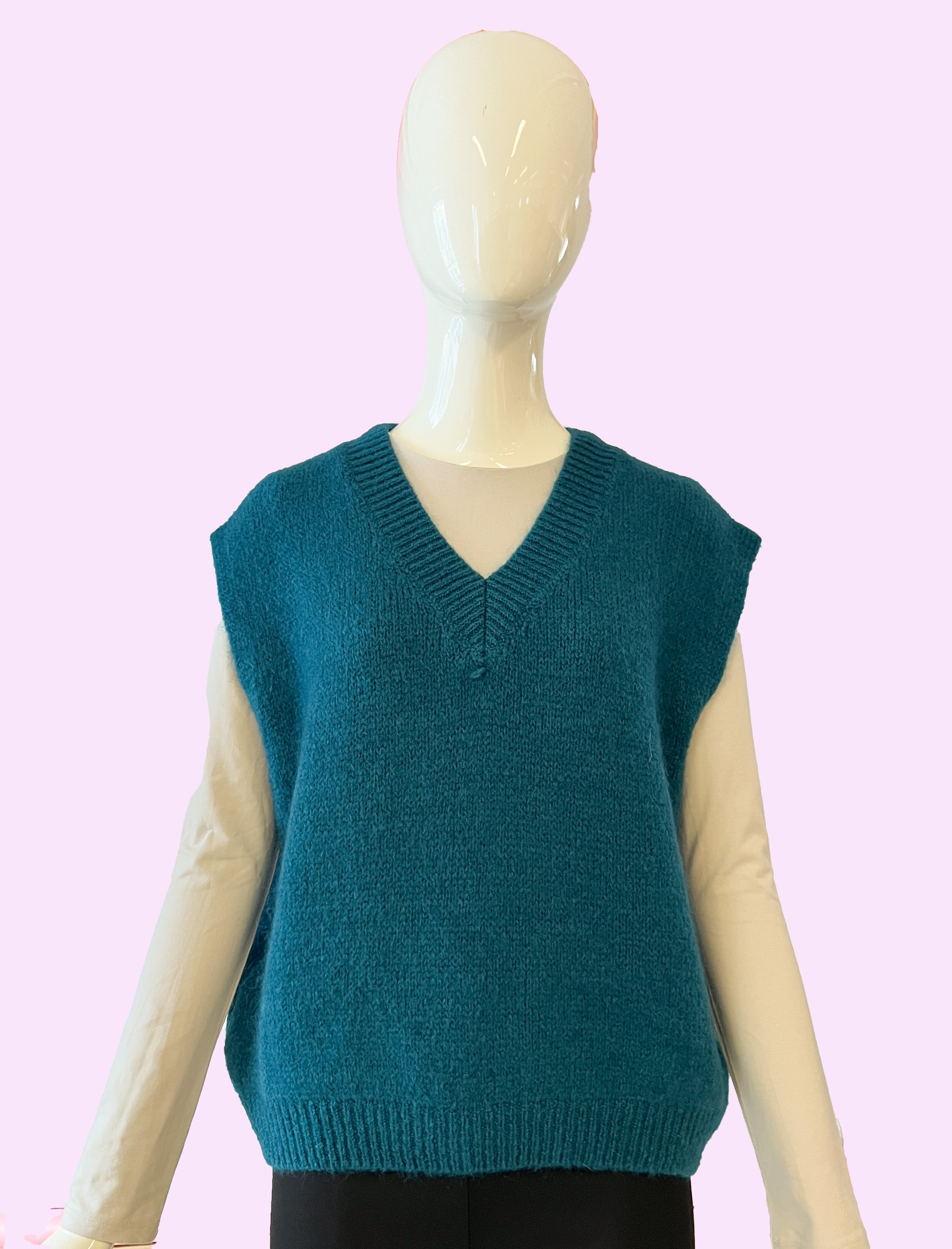 Produktfoto vom Pullunder Alva in der Farbe Petrol vom Hamburger Modelabel stegmann mode