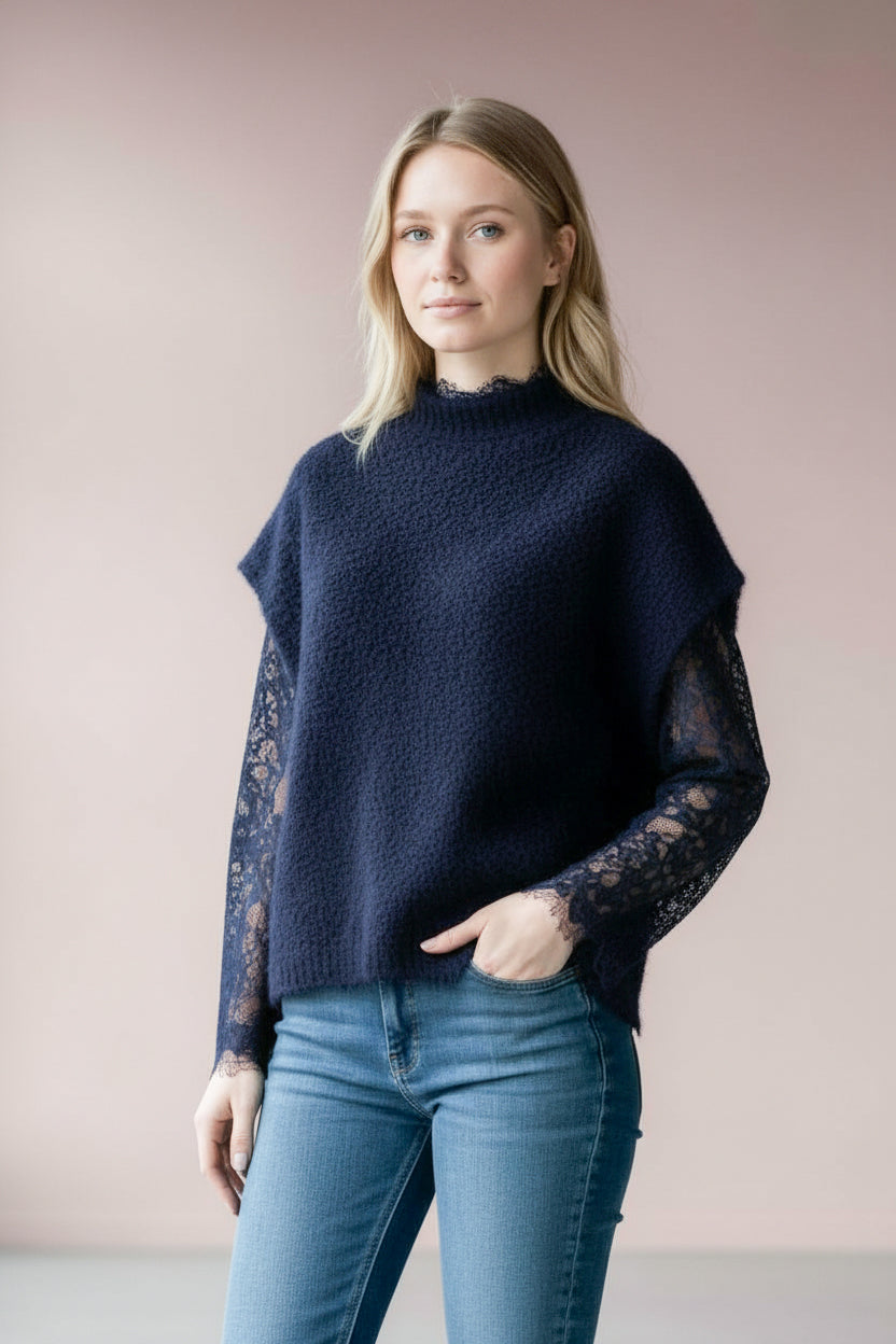 KI generiertes Foto von junger Frau im Pullunder mit Lace Spitzenshirt als Onepiece in der Farbe Dunkelblau vom Hamburger Modelabel stegmann mode