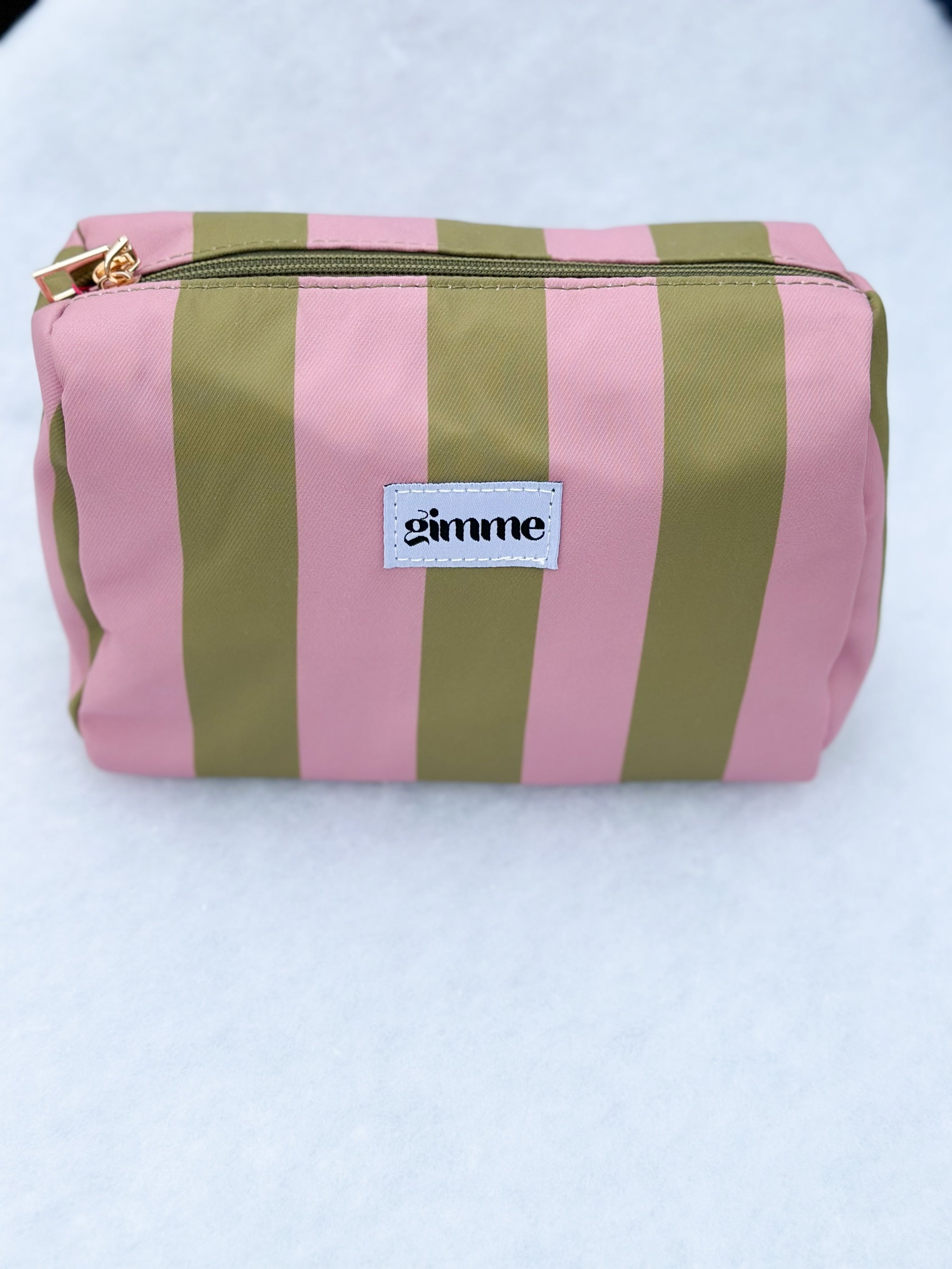 Produktfoto von Kosmetiktasche in oliv / rosa gestreift vom Hamburger Modelabel stegmann mode