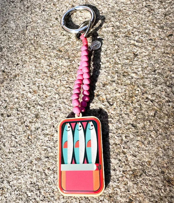 Taschen und Schlüsselanhänger mit Sardinen Motiv vom Hamburger Modelabel stegmann mode