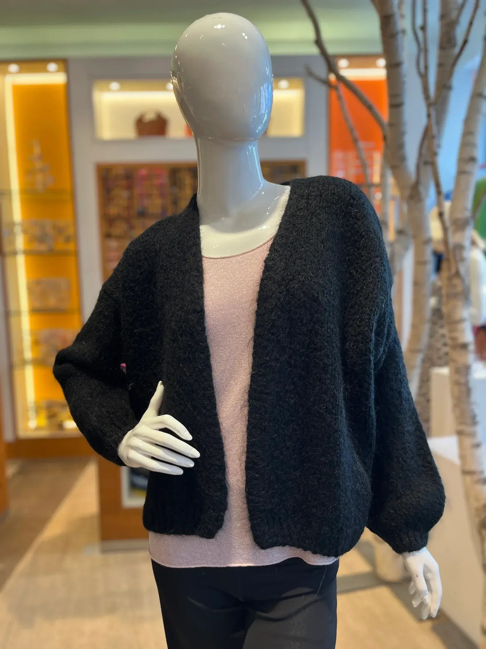 Grobstrickjacke in Schwarz vom Hamburger Modelabel stegmann mode