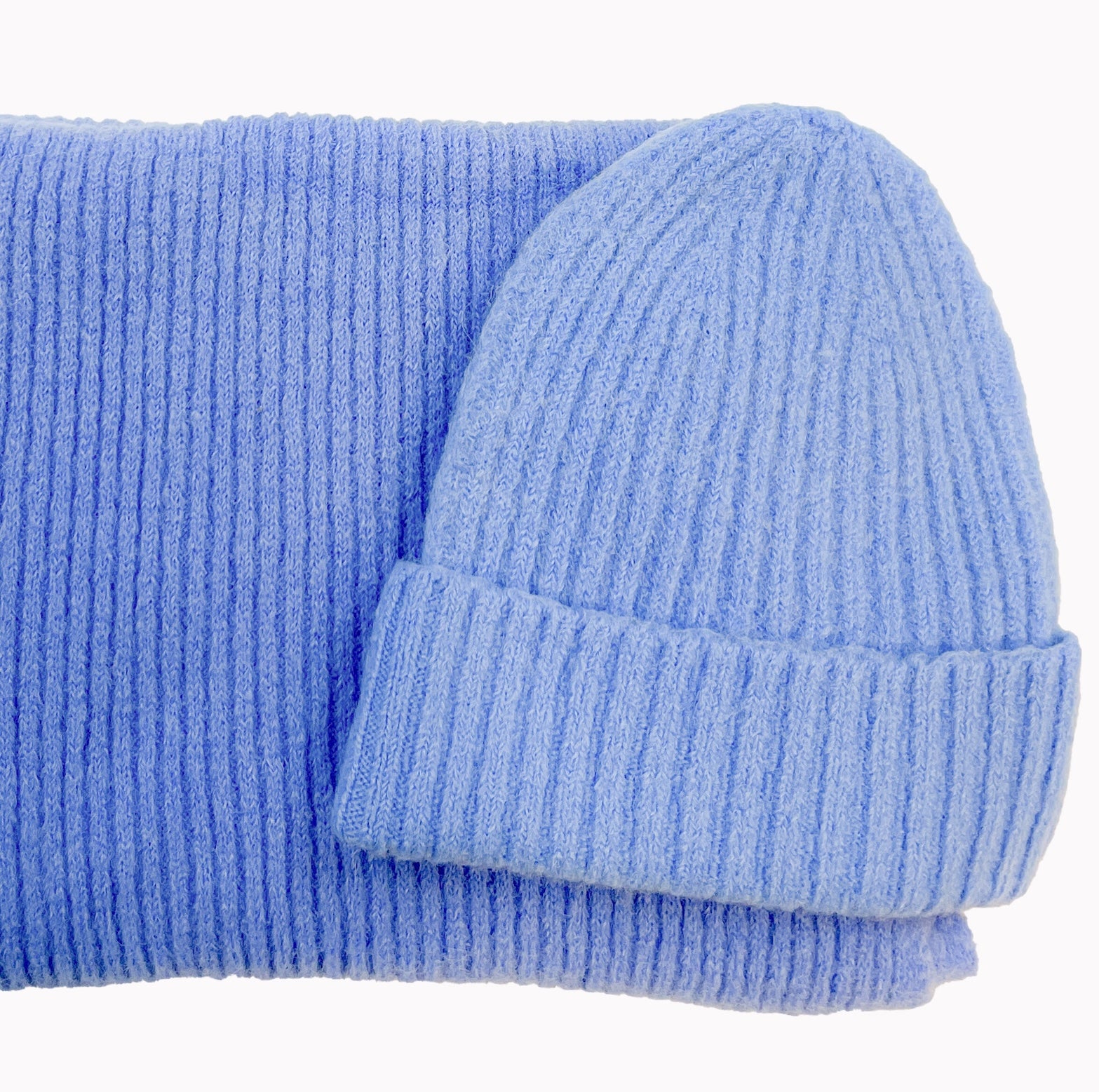 Produktfoto vom Set bestehend aus Schal und Mütze in Blau vom Hamburger Modelabel stegmann mode