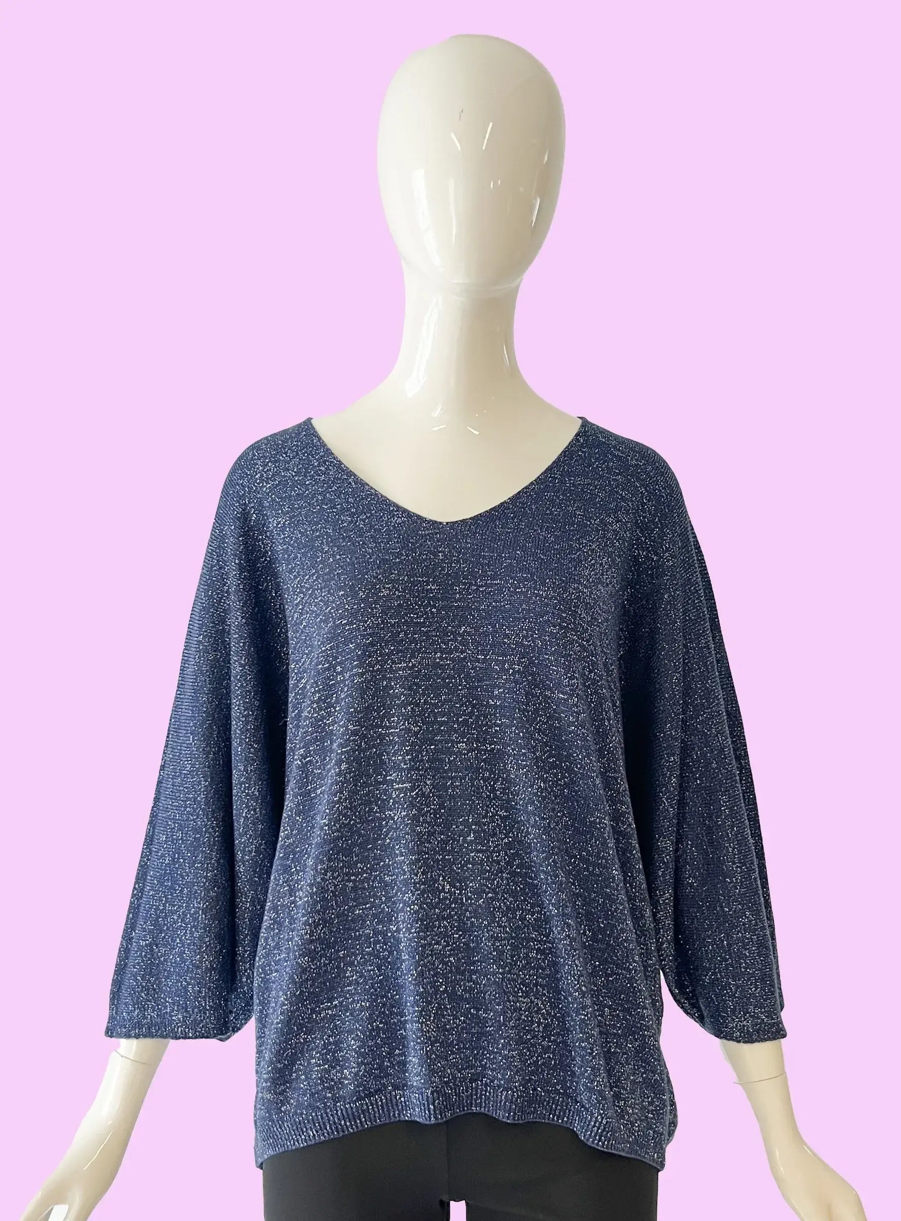 Produktfoto Pullover in Bleu Royal mit Glitzergarn und V-Ausschnitt vom Hamburger Modelabel stegmann mode