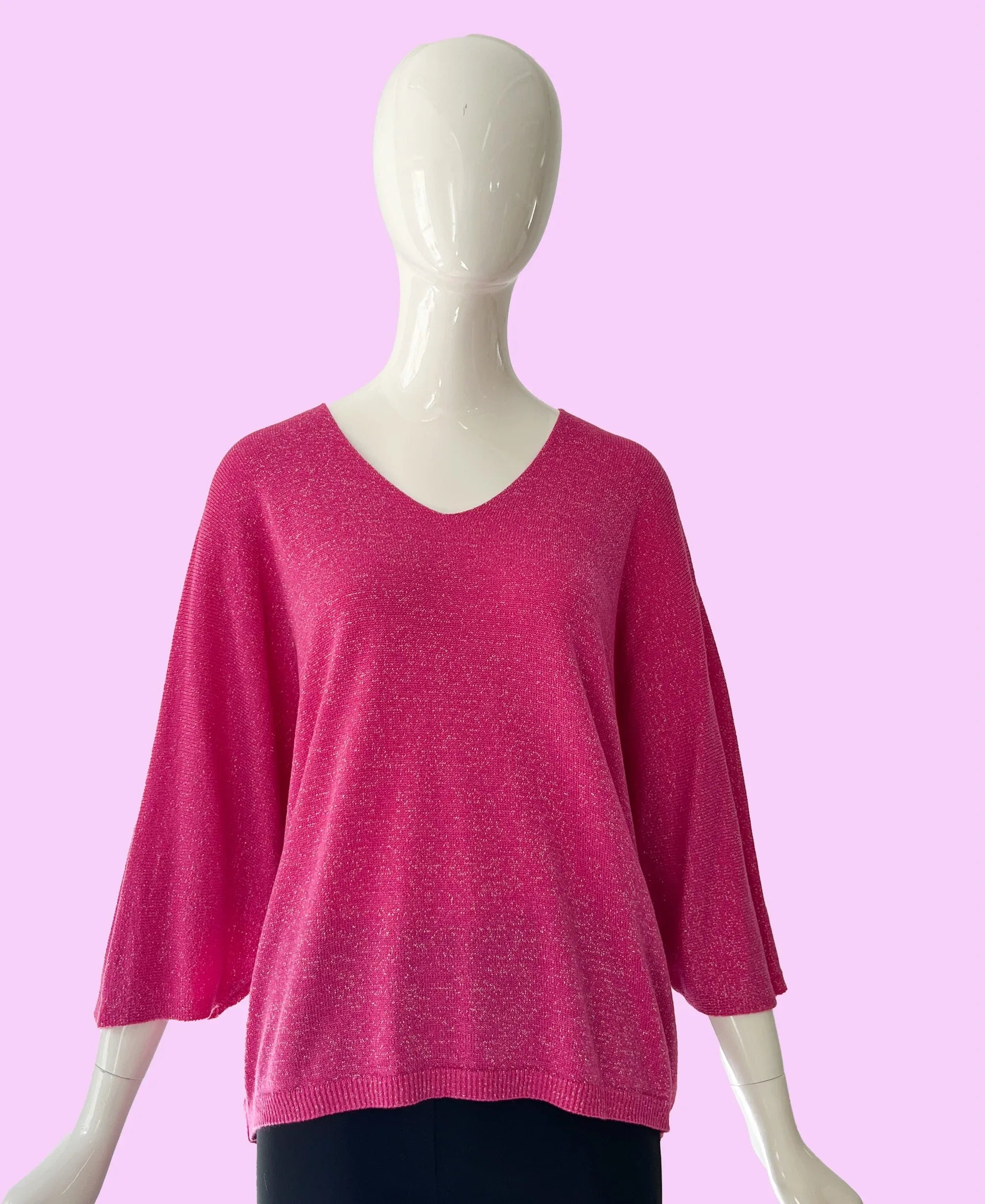 Produktfoto Pullover in Framboise mit Glitzergarn und V-Ausschnitt vom Hamburger Modelabel stegmann mode