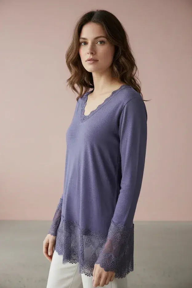 Produktfoto vom Shirt Bonita mit Spitze in der Farbe Violett vom Hamburger Modelabel stegmann mode