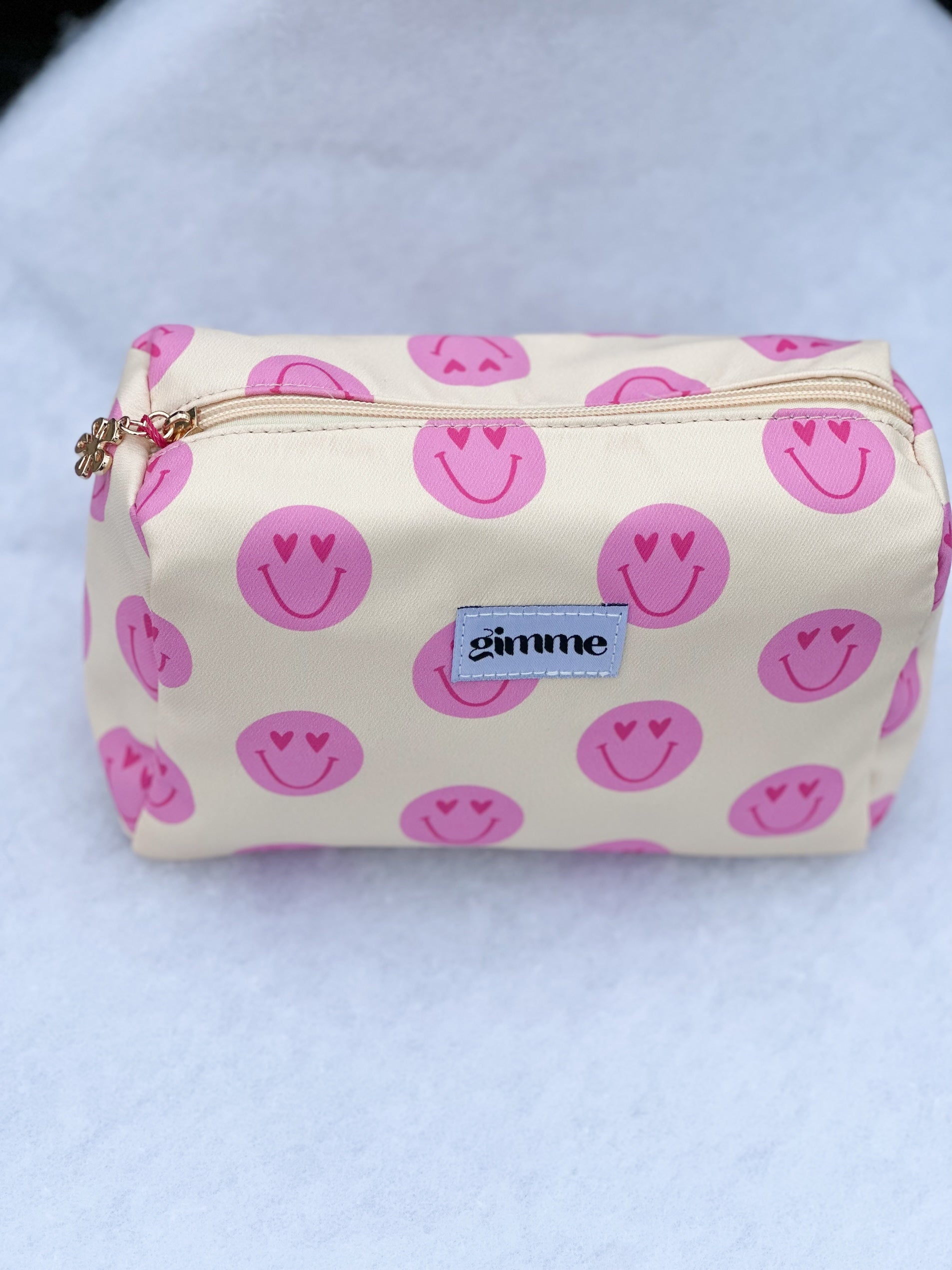 Produktfoto von Kosmetiktasche in der Farbe hellgelb mit rosa Smileys vom Hamburger Modelabel stegmann mode