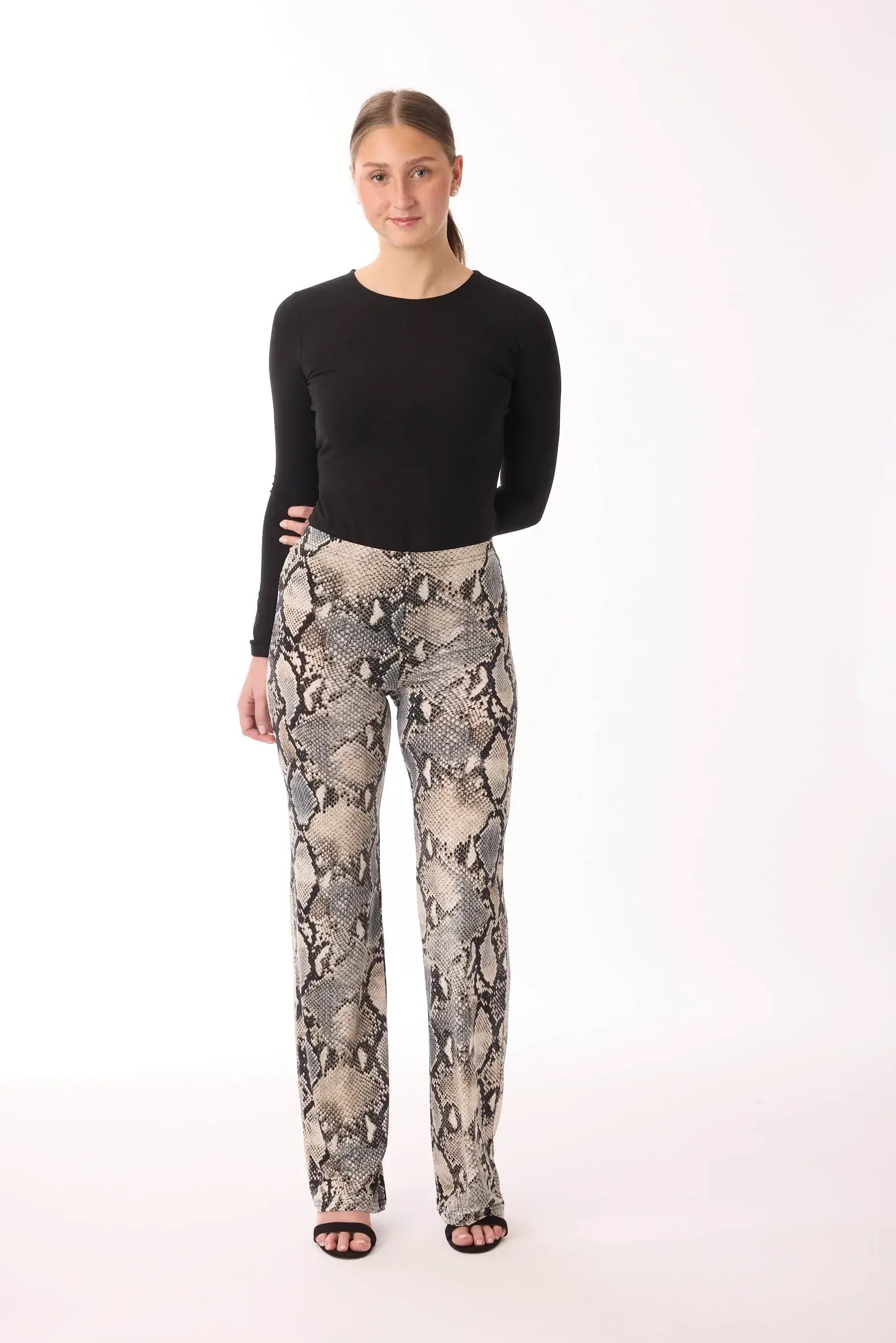 Stoffhose mit Muster von dem Hamburger Modelabel stegmann mode