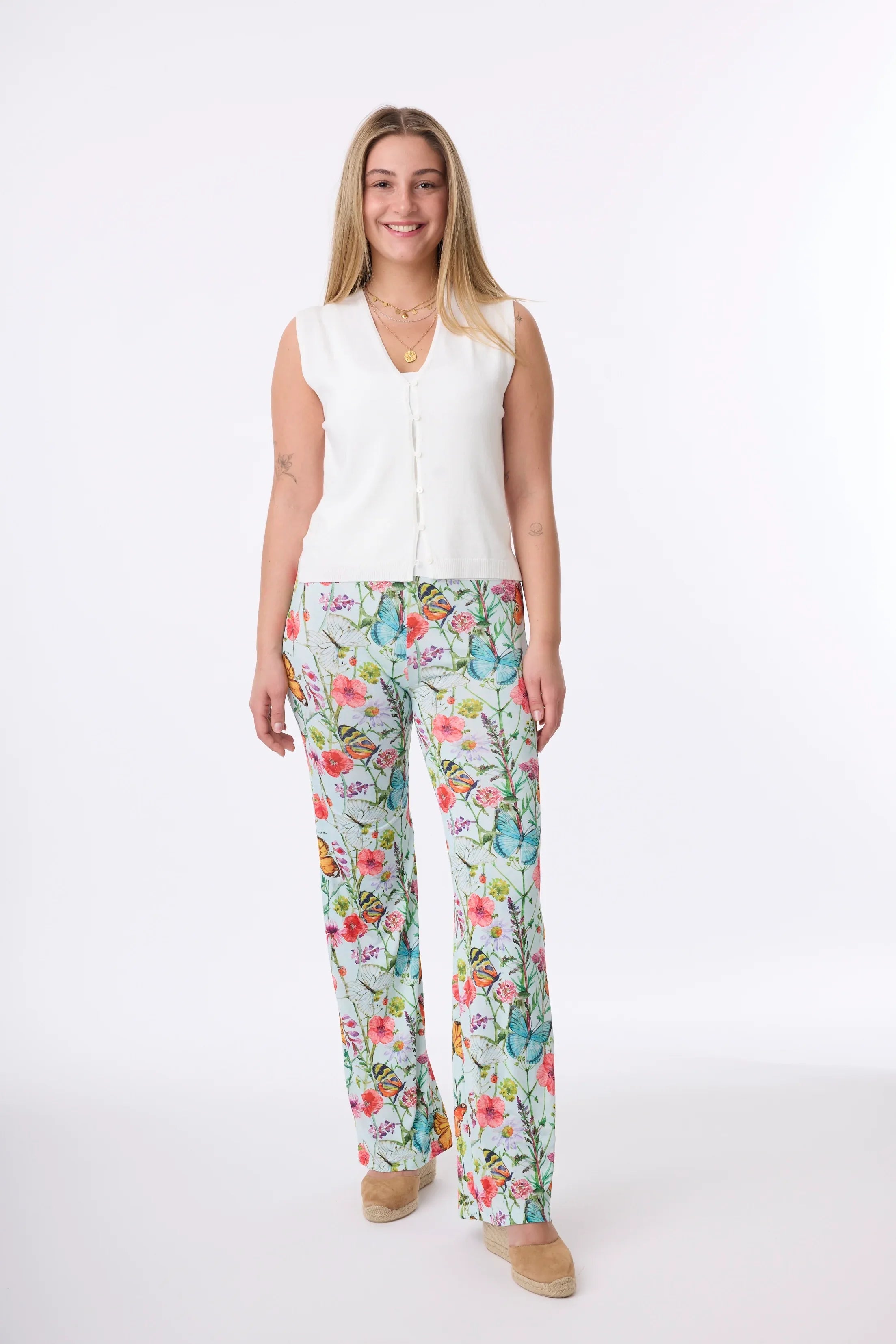 Stoffhose im Print Papilon Bleu vom Hamburger Modelabel stegmann mode