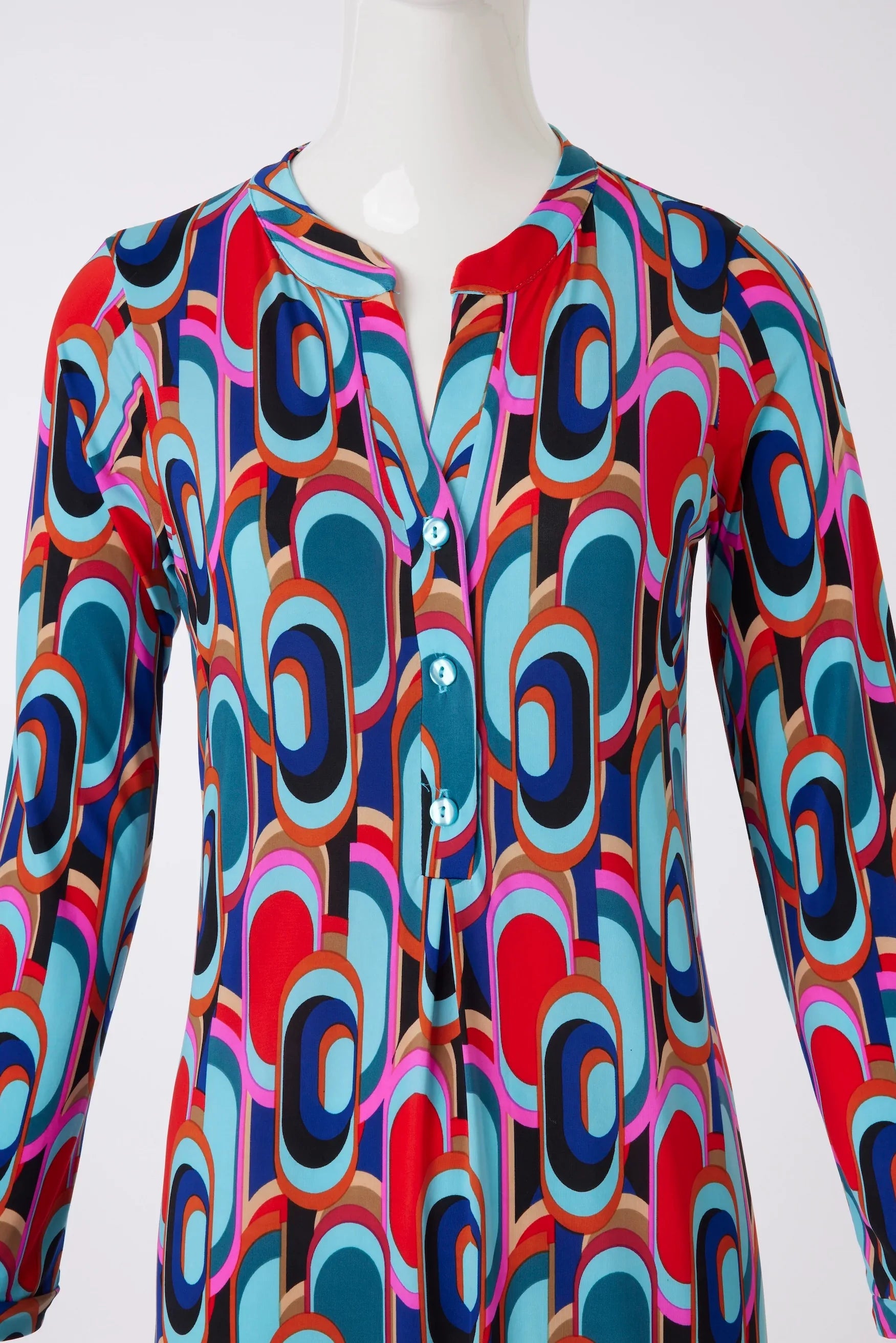 Kleid mit Knopfleiste und Muster von dem Hamburger Modelabel stegmann mode