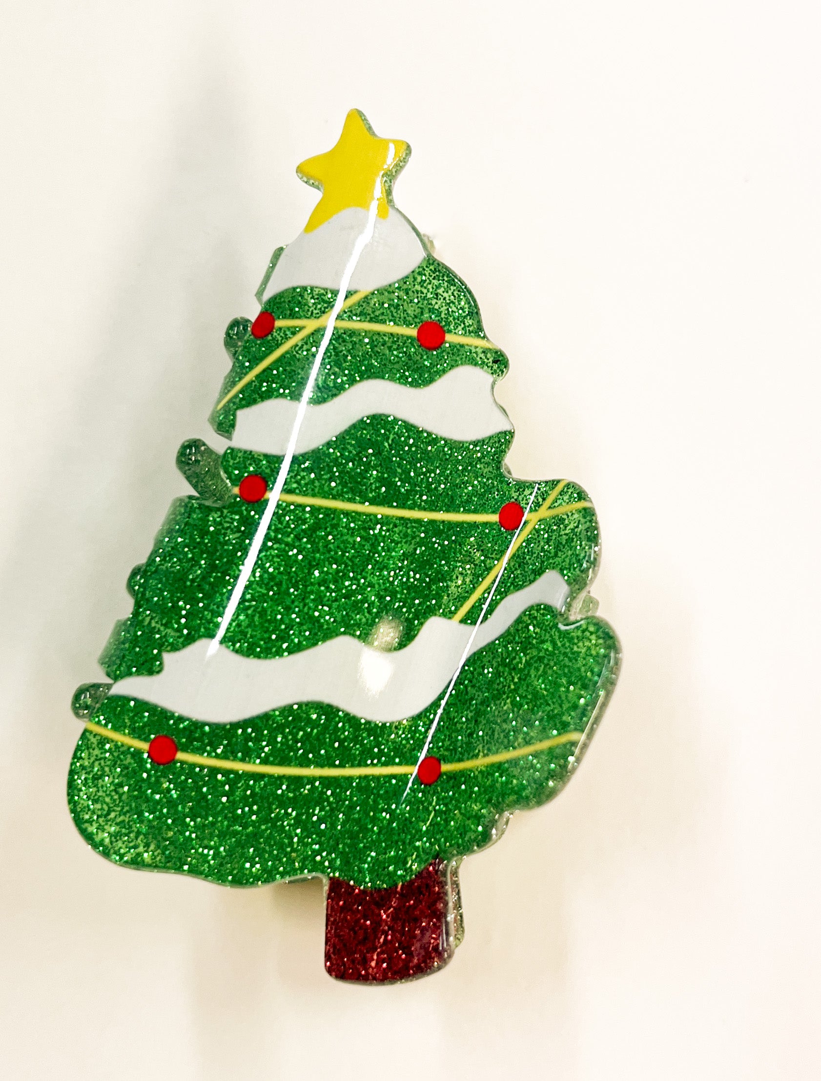 Produktfoto von Haarklemme in großer Tannenbaum Form von Hamburger Modelabel stegmann mode