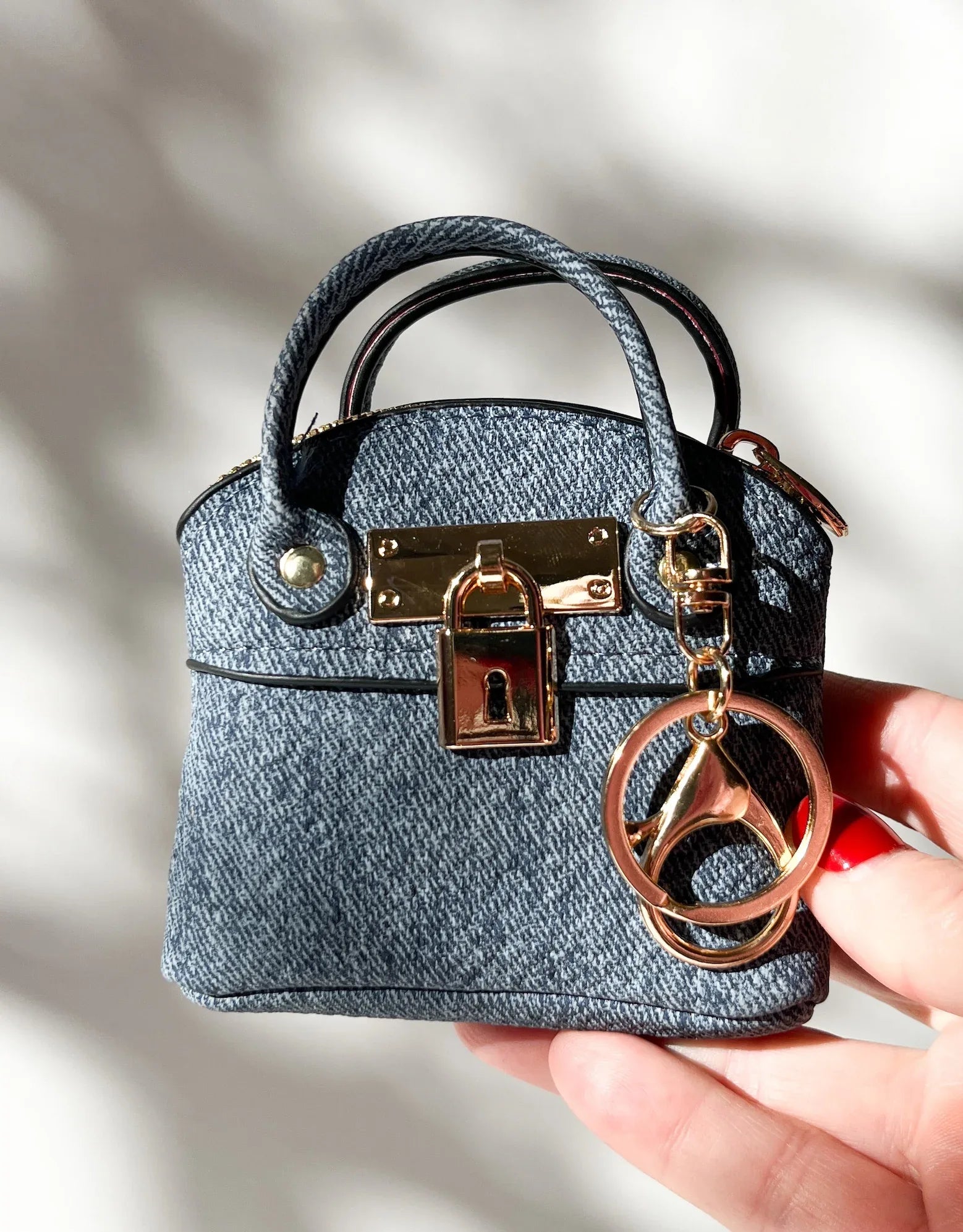 Produktfoto Minitasche als Taschenanhänger in der Farbe Jeans vom Hamburger Modelabel stegmann mode