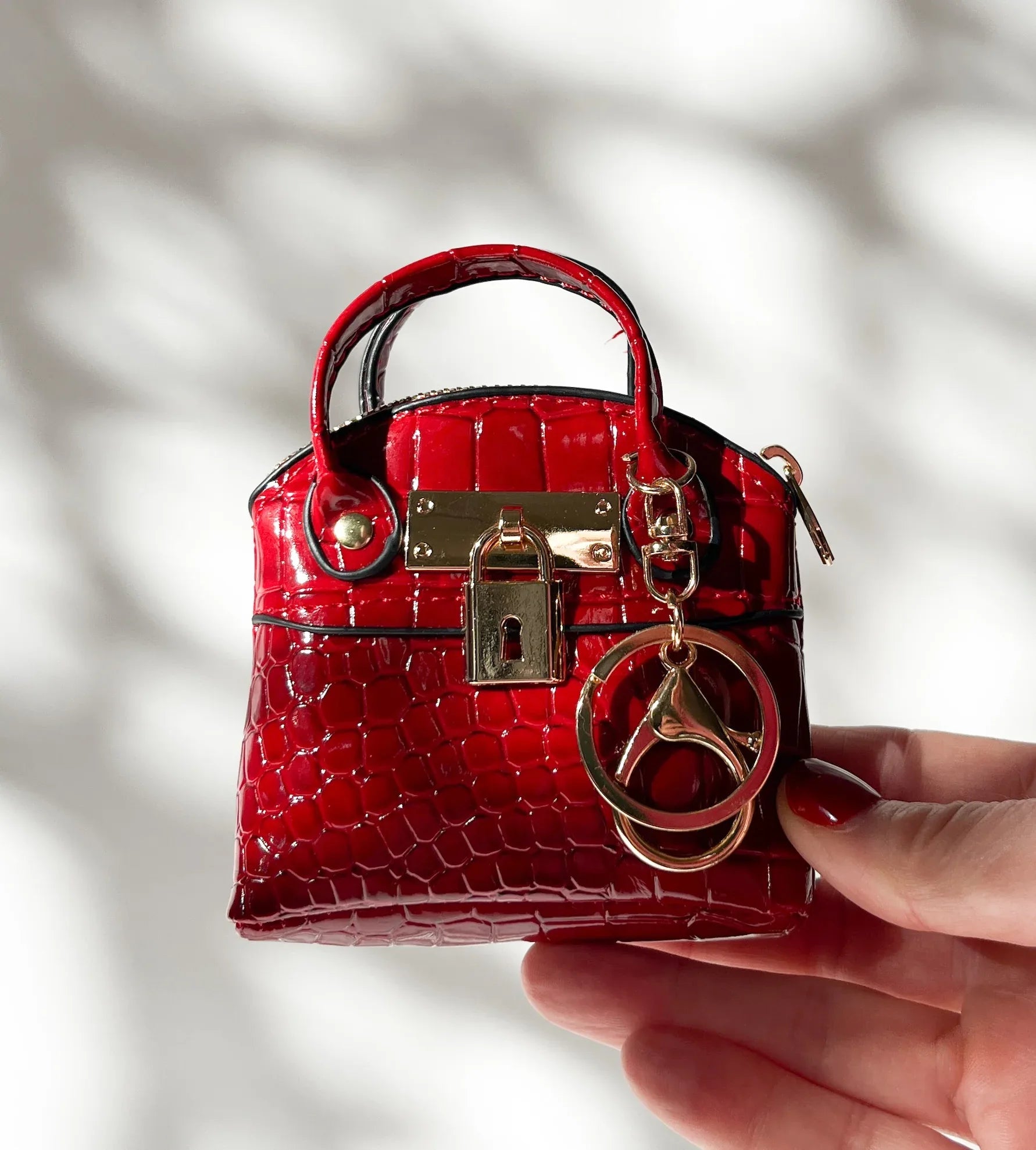 Produktfoto Minitasche als Taschenanhänger in der Farbe Rot vom Hamburger Modelabel stegmann mode