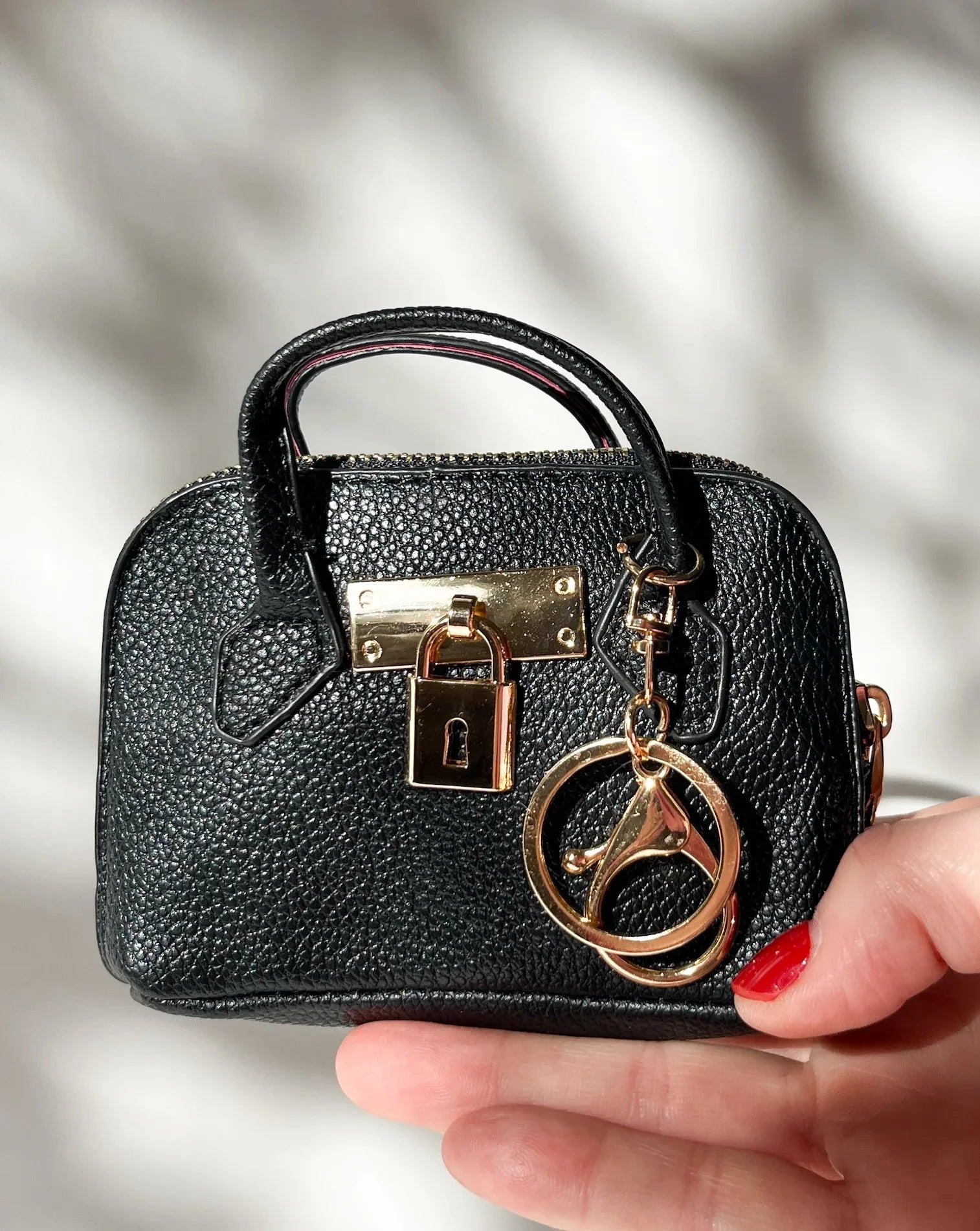 Produktfoto Minitasche als Taschenanhänger in der Farbe Schwarz vom Hamburger Modelabel stegmann mode