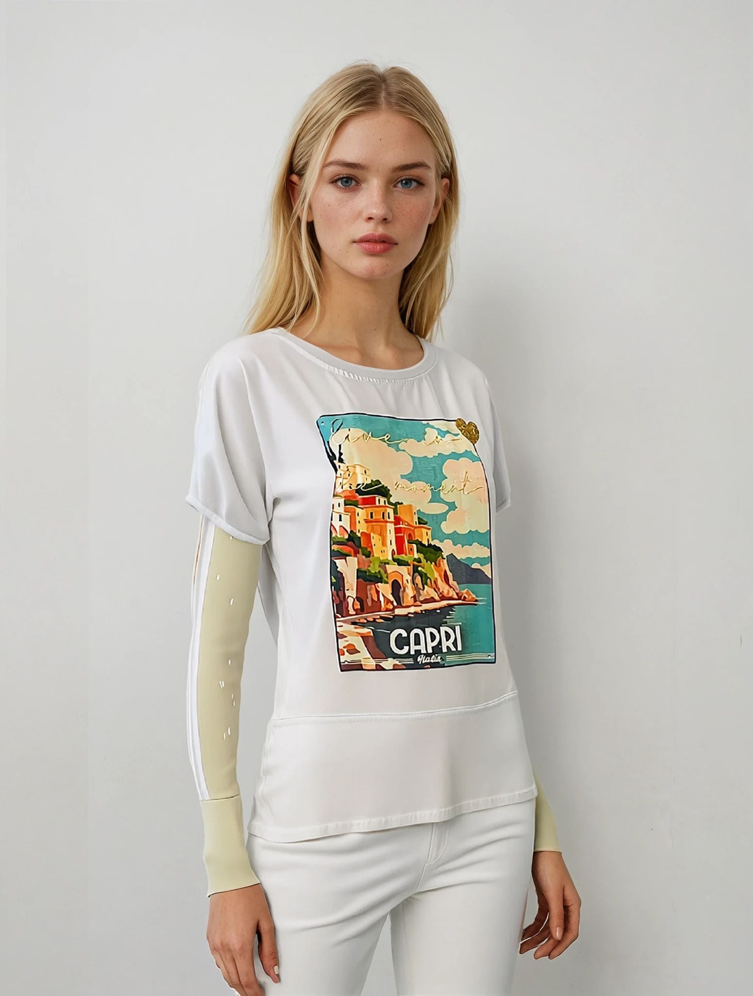 Weißes T-Shirt mit Reisemotive Capri vom Hamburger Modelabel stegmann mode