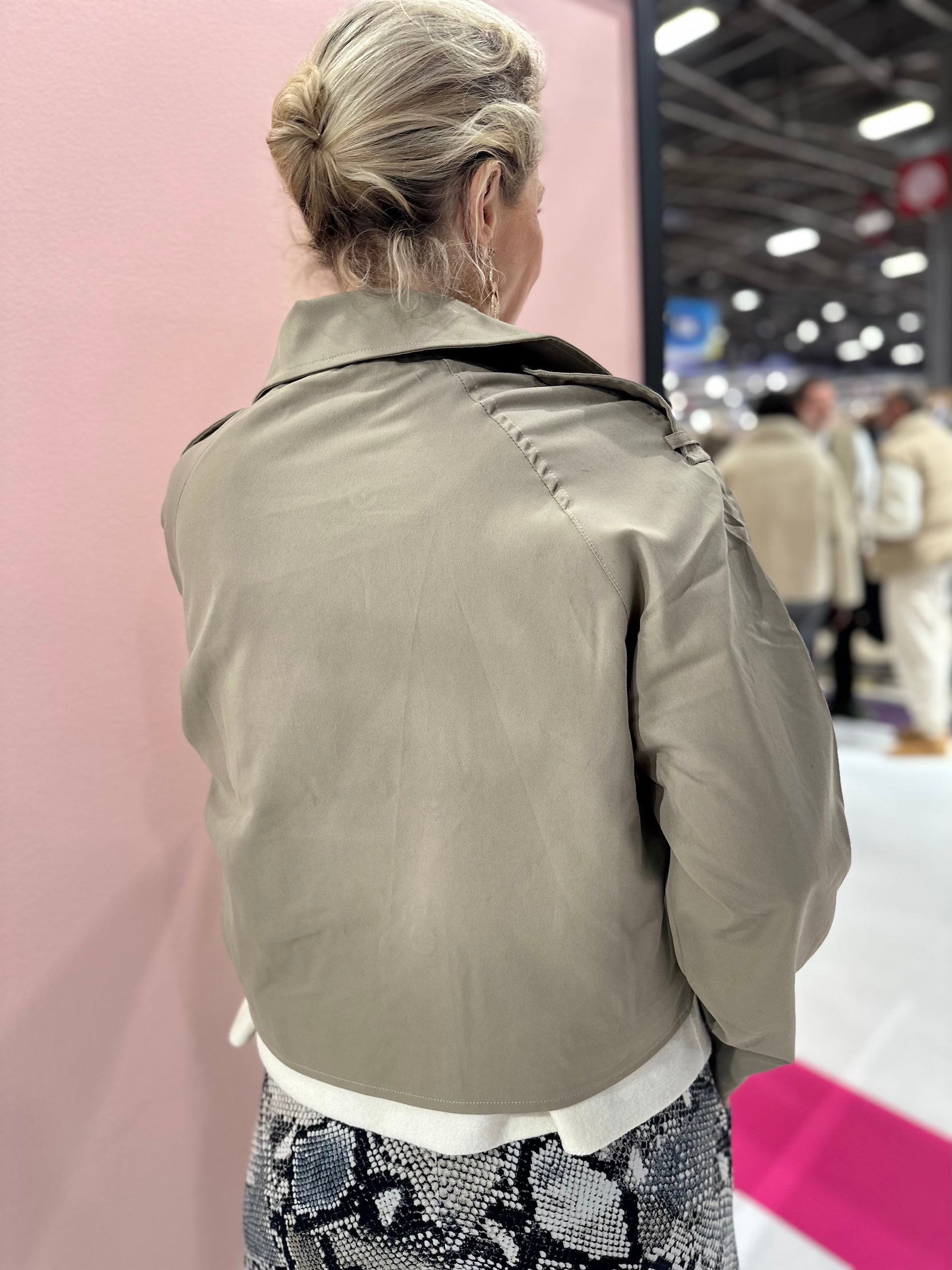 Kurze Jacke in Trenchstyle vom Hamburger Modelabel stegmann mode