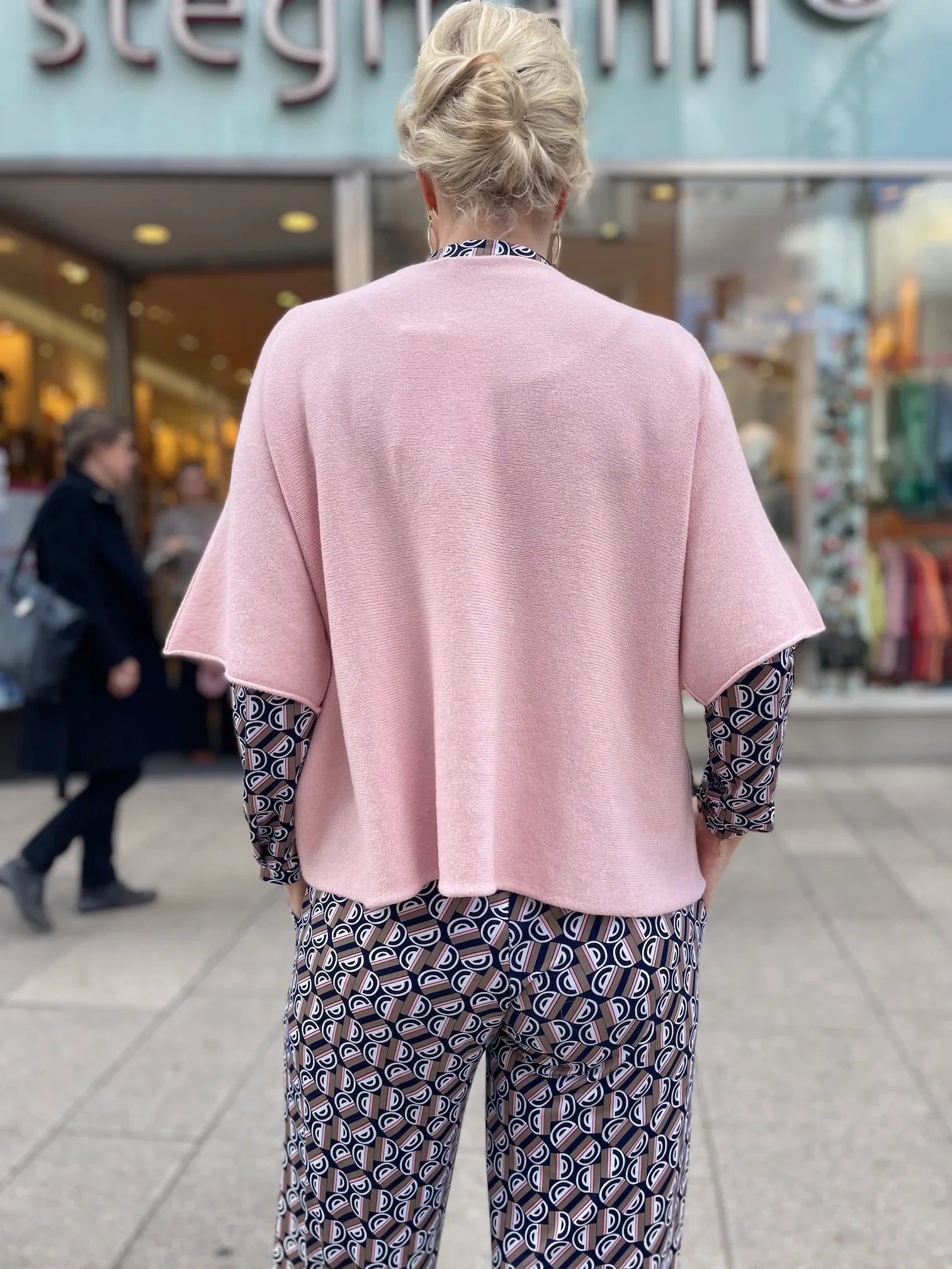 Produktfoto Pullover Lucy Rückansicht vom Hamburger Modelabel stegmann mode