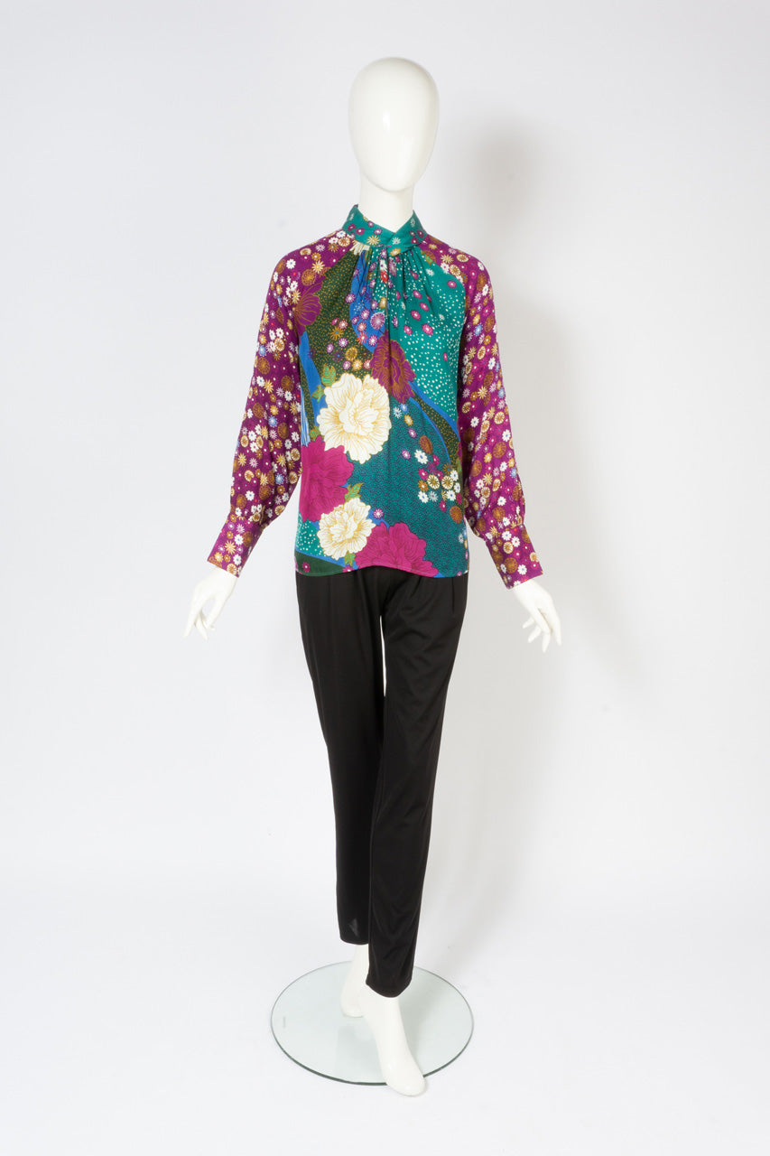 Bluse mit buntem Blumenmuster vom Hamburger Modelabel stegmann mode