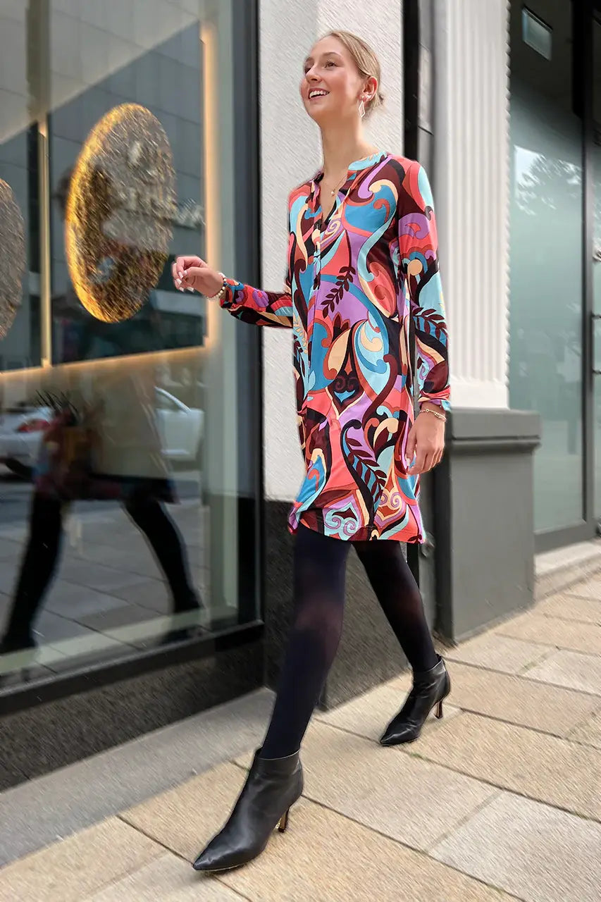 Kleid mit Knopfleiste und Muster von dem Hamburger Modelabel stegmann mode