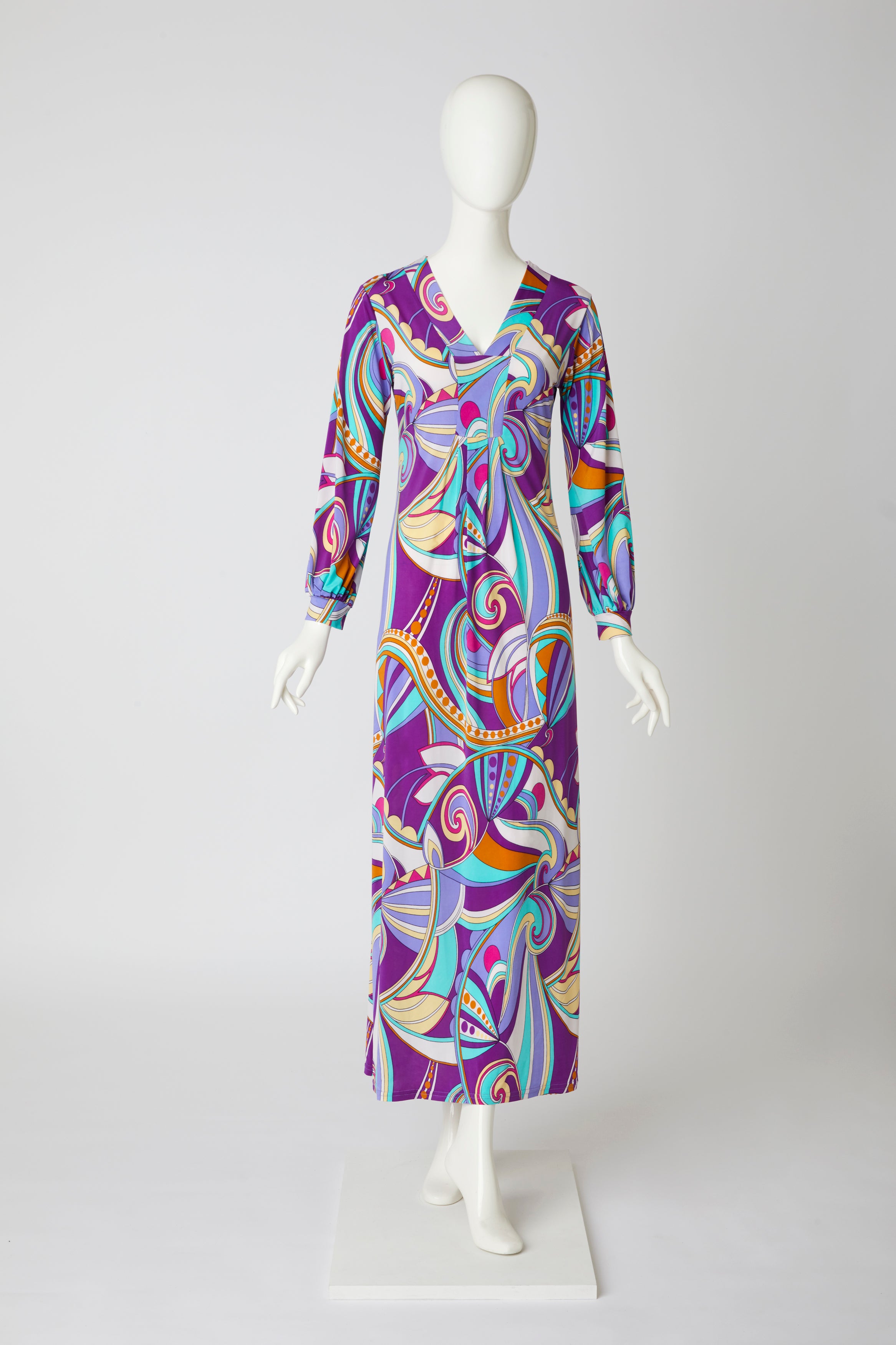 langes Kleid mit Muster von dem Hamburger Modelabel stegmann mode