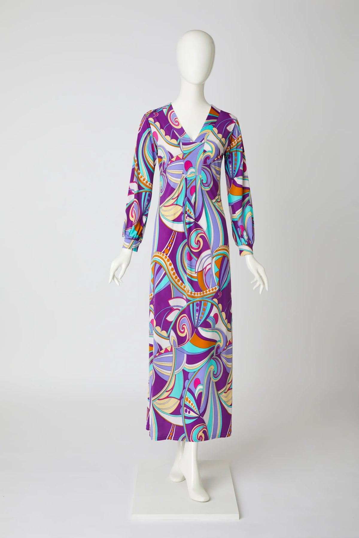 langes Kleid mit Muster von dem Hamburger Modelabel stegmann mode