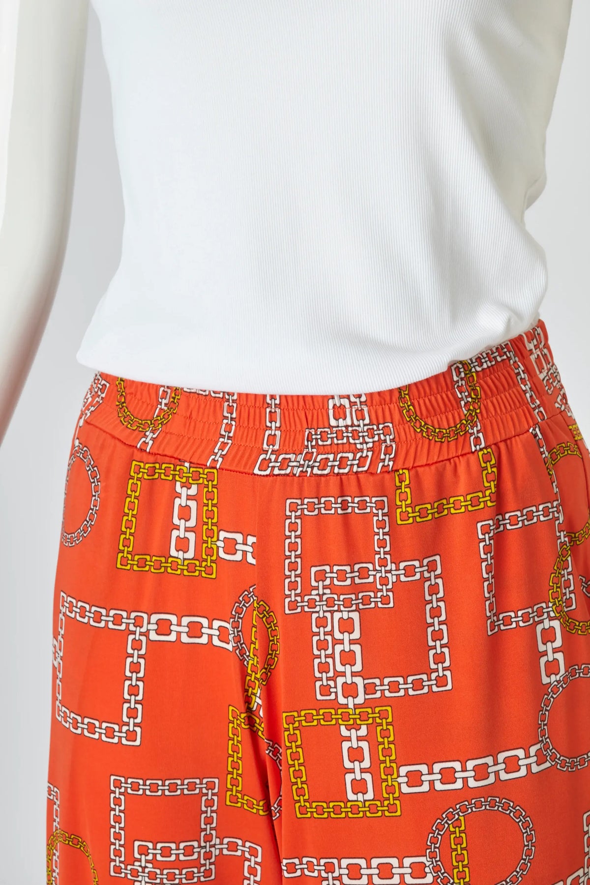 Weite Stoffhose mit Muster von dem Hamburger Modelabel stegmann mode