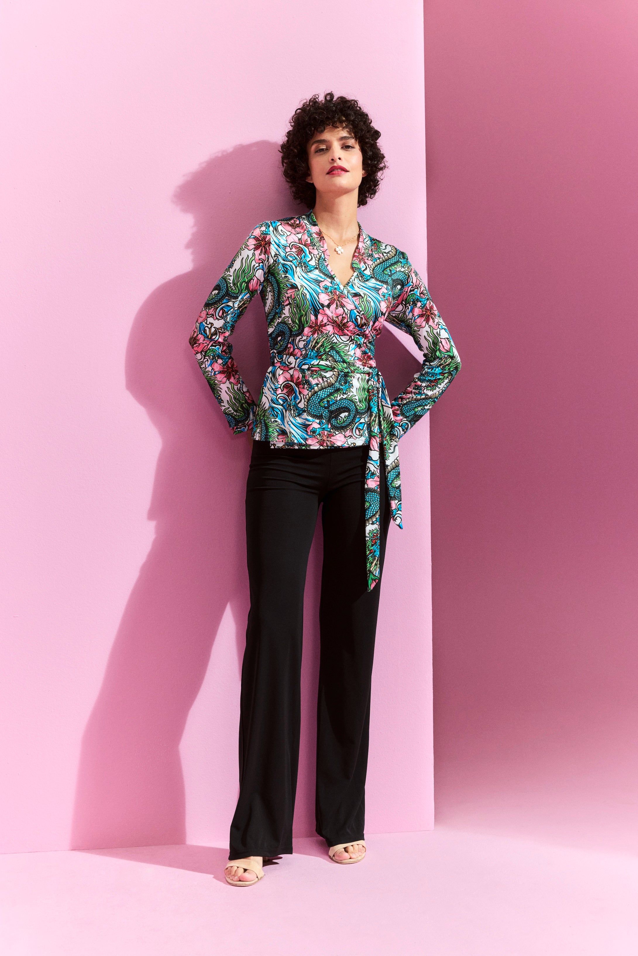 Kurze Bluse in Wickeloptik vom Hamburger Modellabel stegmann mode