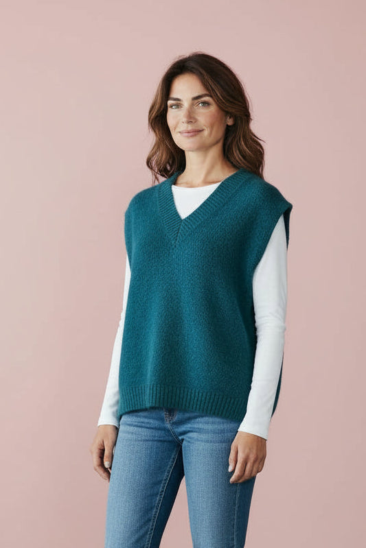 Produktfoto vom Pullunder Alva in der Farbe Petrol vom Hamburger Modelabel stegmann mode