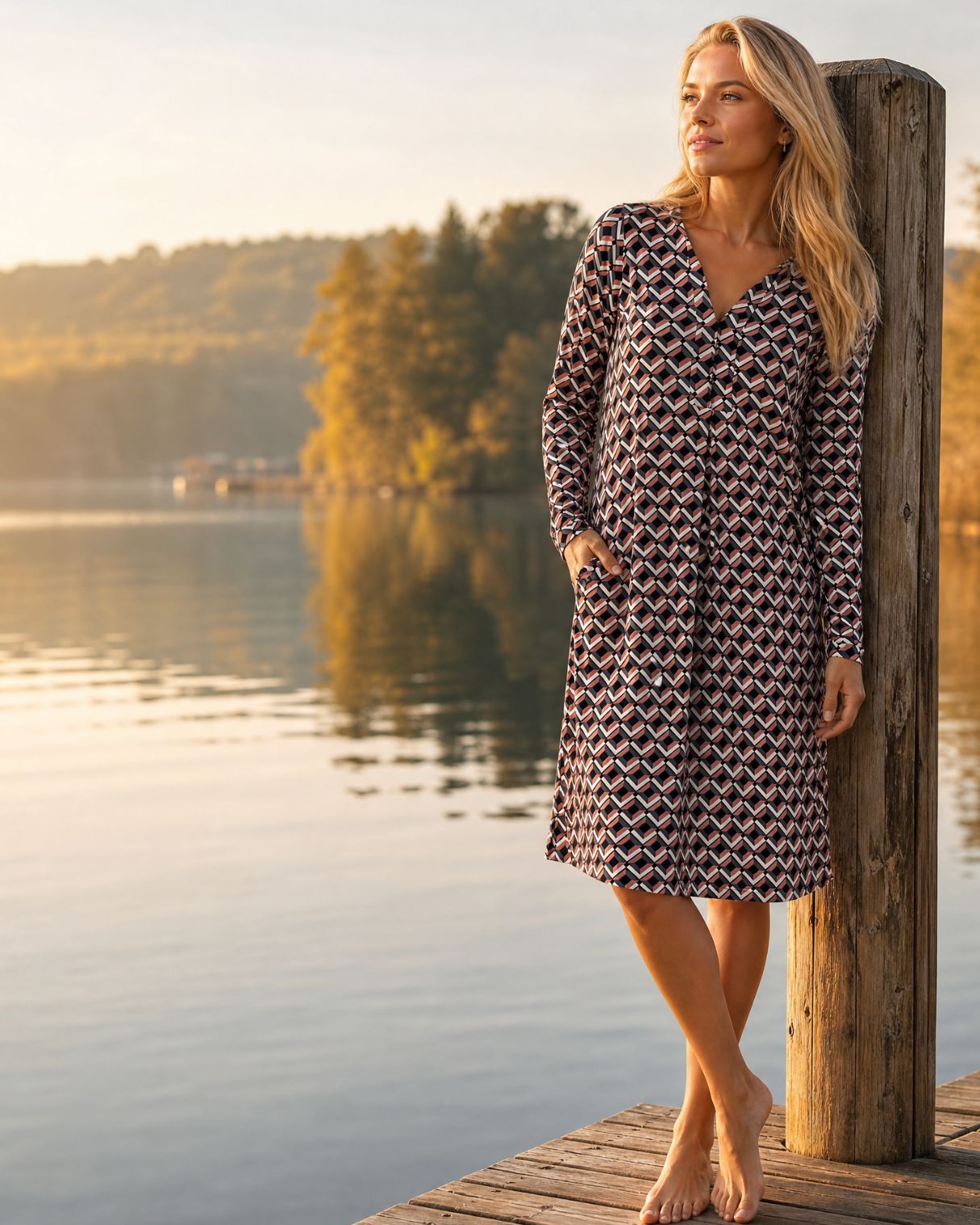 KI generiertes Model auf einem Steg im Kleid Bobby im Print Mosaik Rose vom Hamburger Modelabel Stegmann Mode