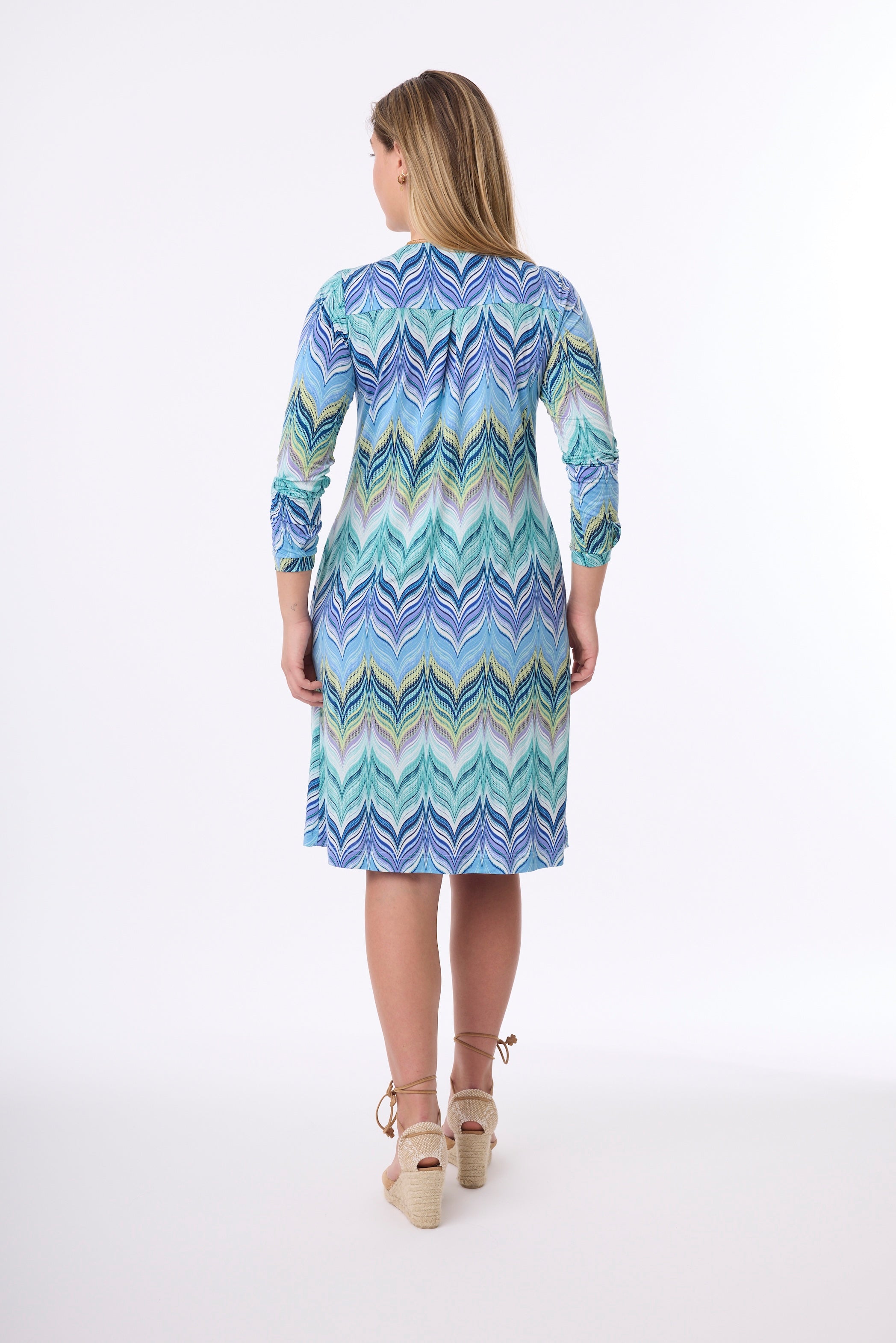 Kurzes Sommerkleid im Print Zick Zack Violett vom Hamburger Modelabel stegmann mode