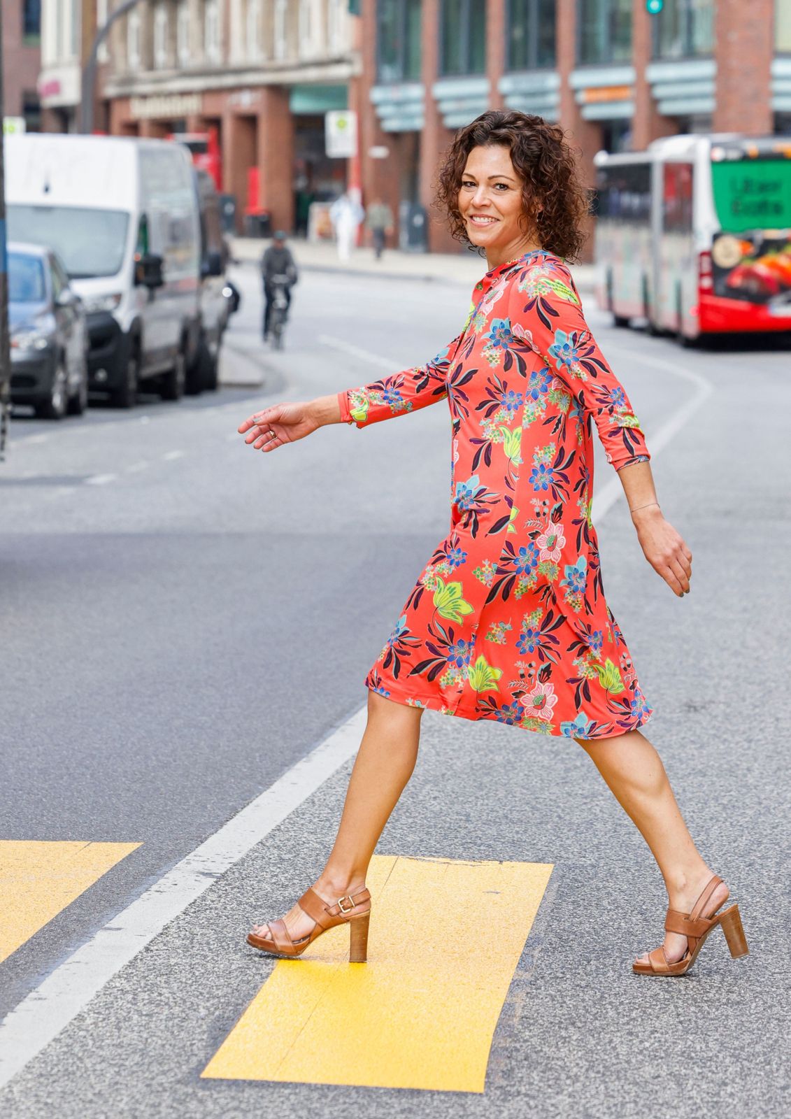 Kleid mit Knopfleiste und Muster von dem Hamburger Modelabel stegmann mode