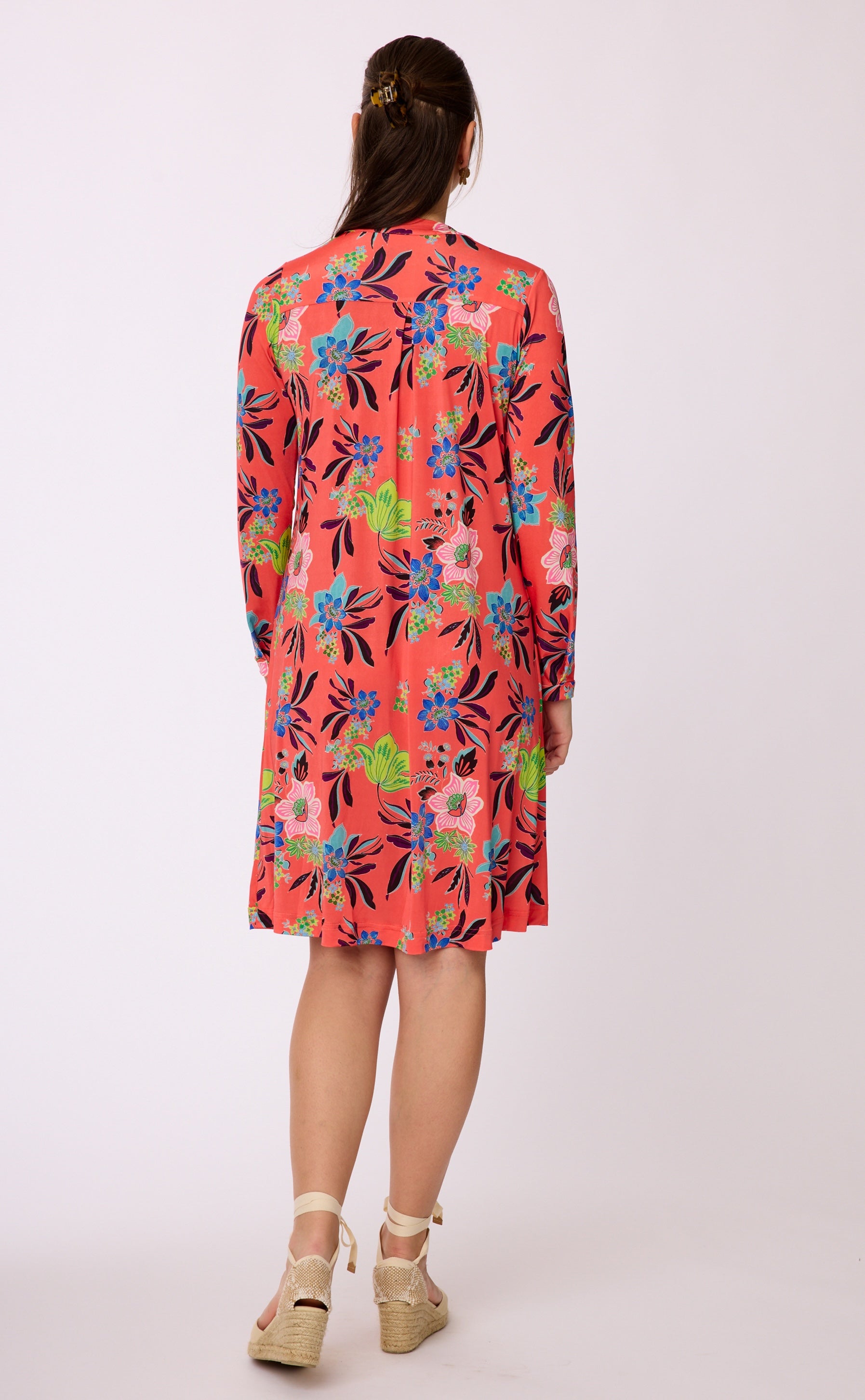Kleid mit Knopfleiste und Muster von dem Hamburger Modelabel stegmann mode