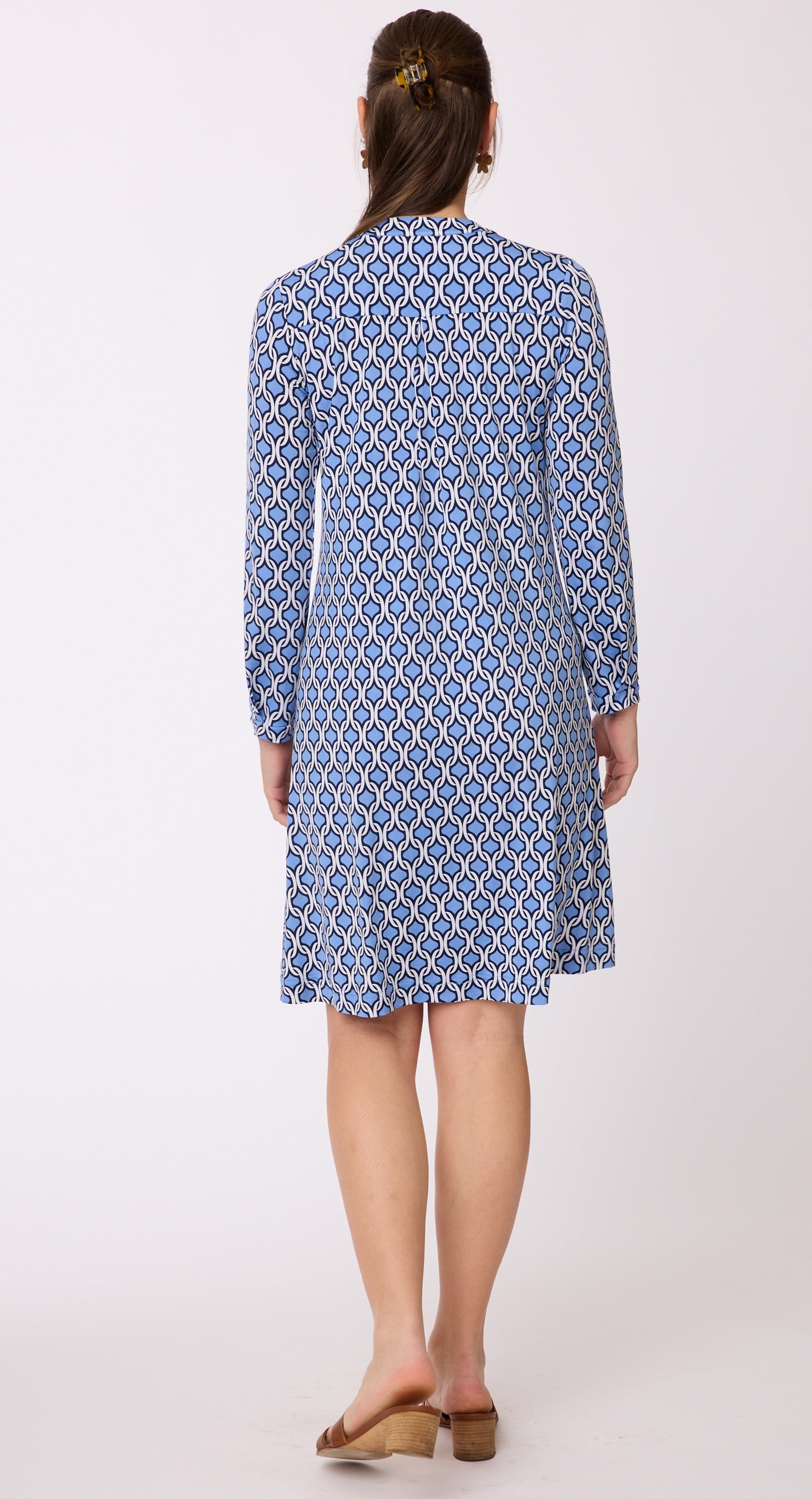 Kleid mit Knopfleiste und Muster von dem Hamburger Modelabel stegmann mode