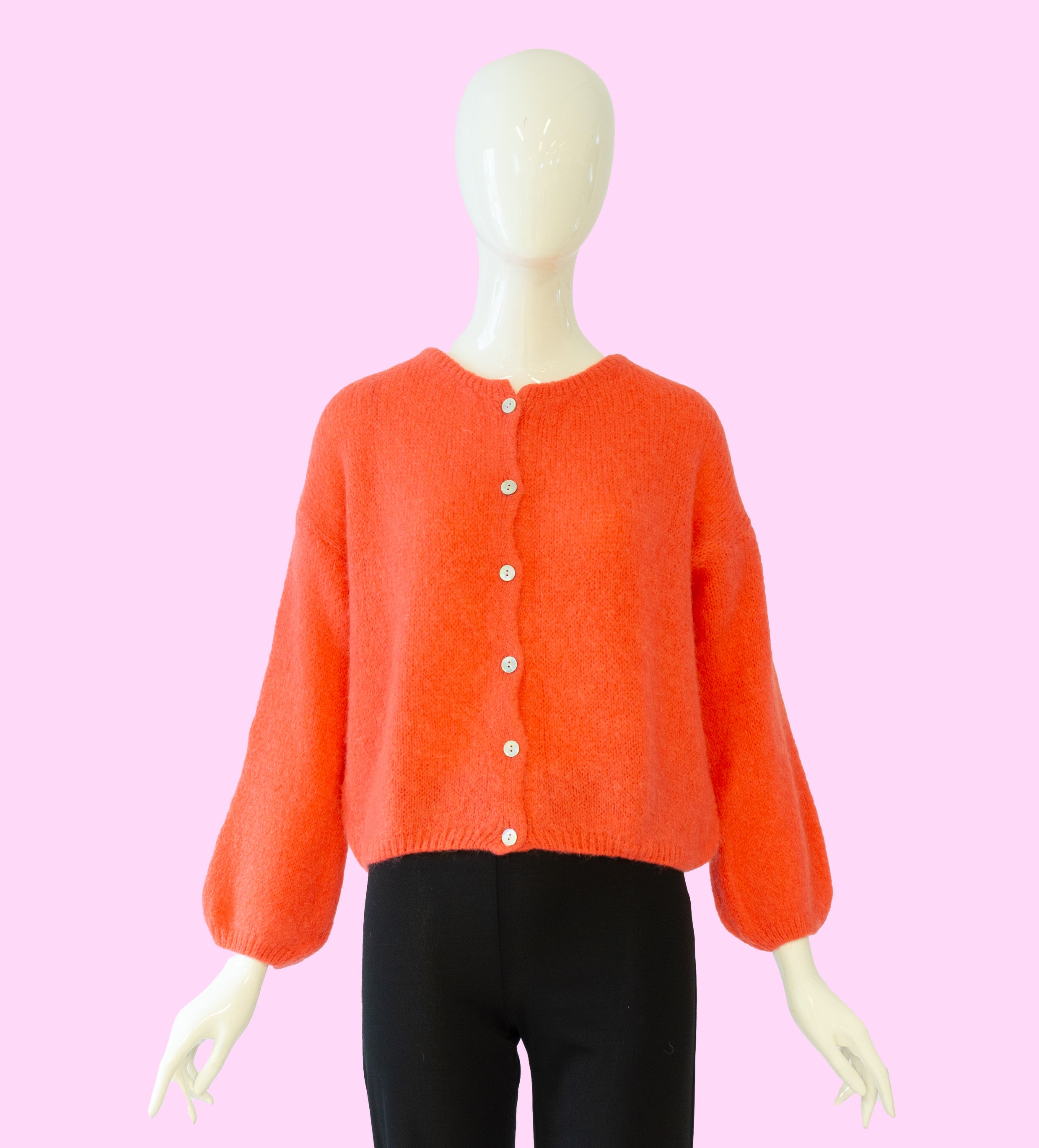 Kurze Strickjacke mit Ballonärmel vom Hamburger Modelabel stegmann mode