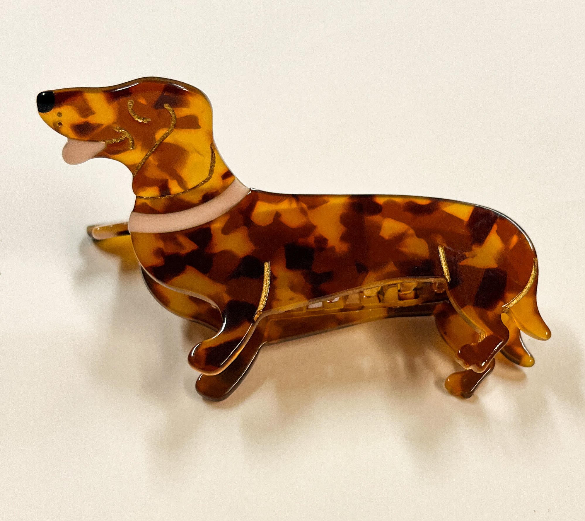 Produktfoto von Haarklammer in Dackelform in der Farbe Braun vom Hamburger Modelabel stegmann mode