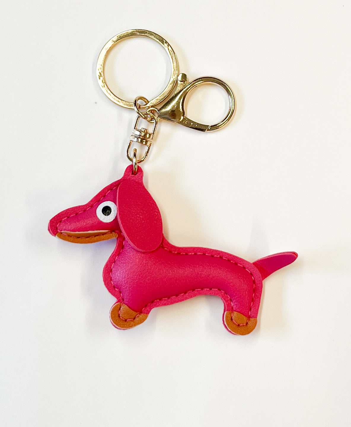 Produktfoto vom Schlüsselanhänger mit Dackel Motiv Farbe pink vom Hamburger Modelabel stegmann mode