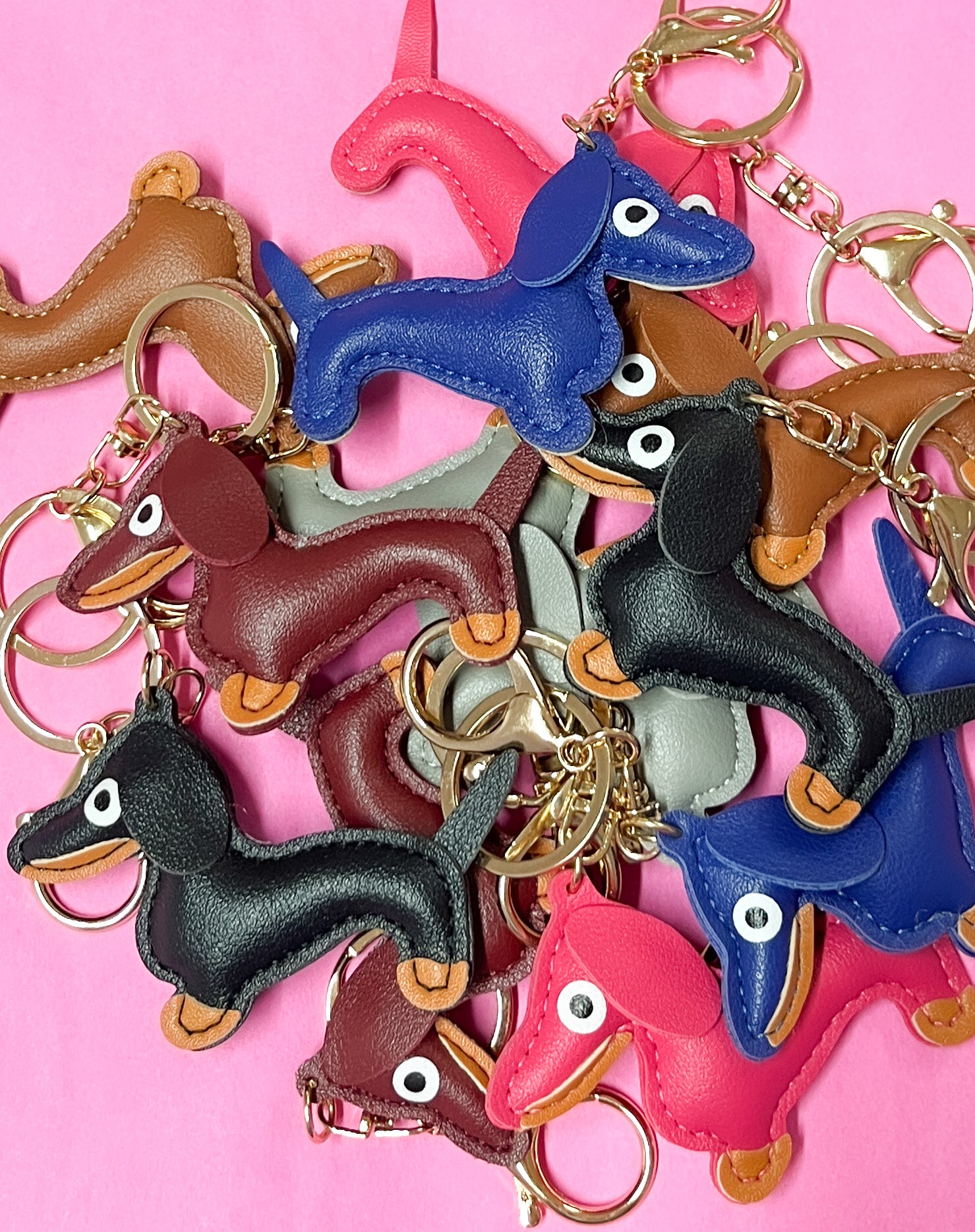 Produktfoto vom Schlüsselanhänger mit allen Dackel Motiven Farbe vom Hamburger Modelabel stegmann mode