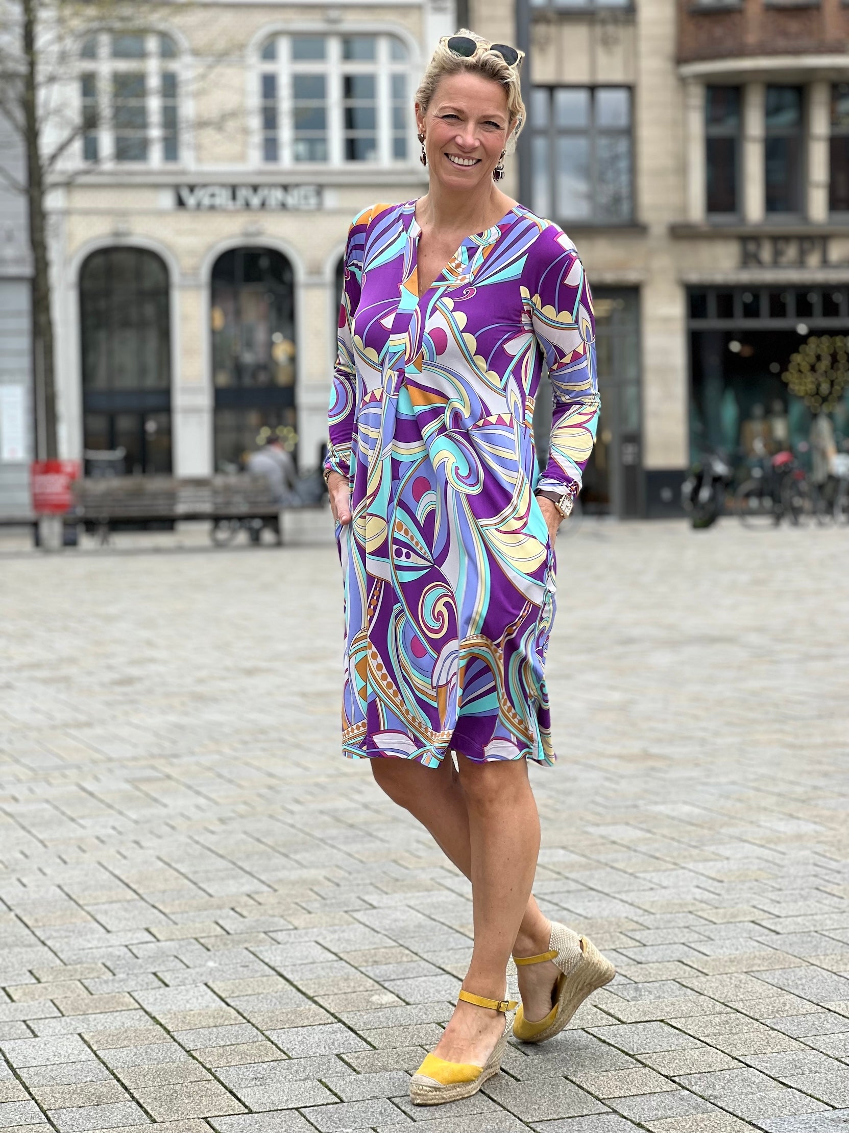 Kurzes Sommerkleid mit Muster vom Hamburger Modelabel stegmann mode