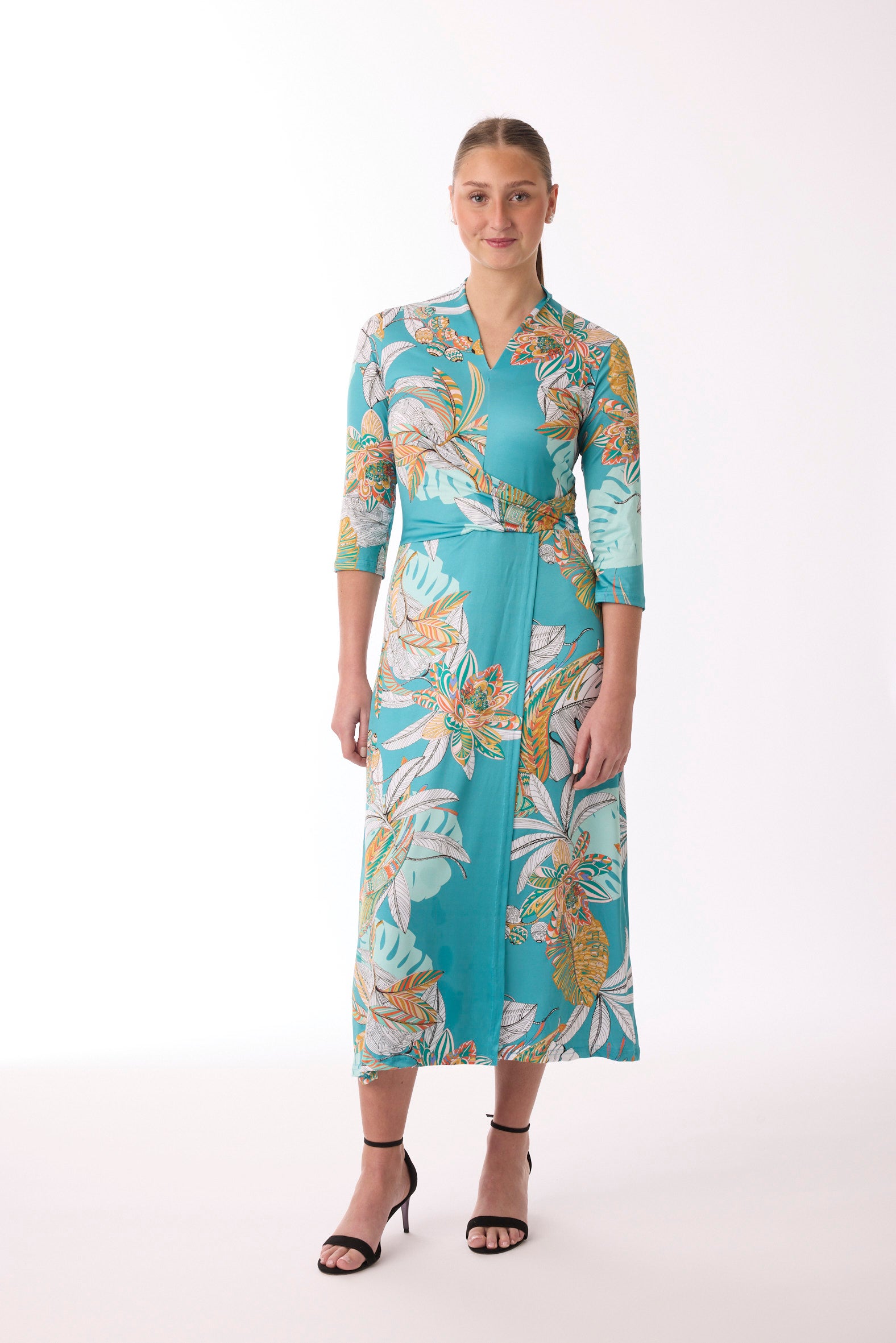 Langes Kleid mit Wickeloptik mit Muster vom Hamburger Modelabel stegmann mode