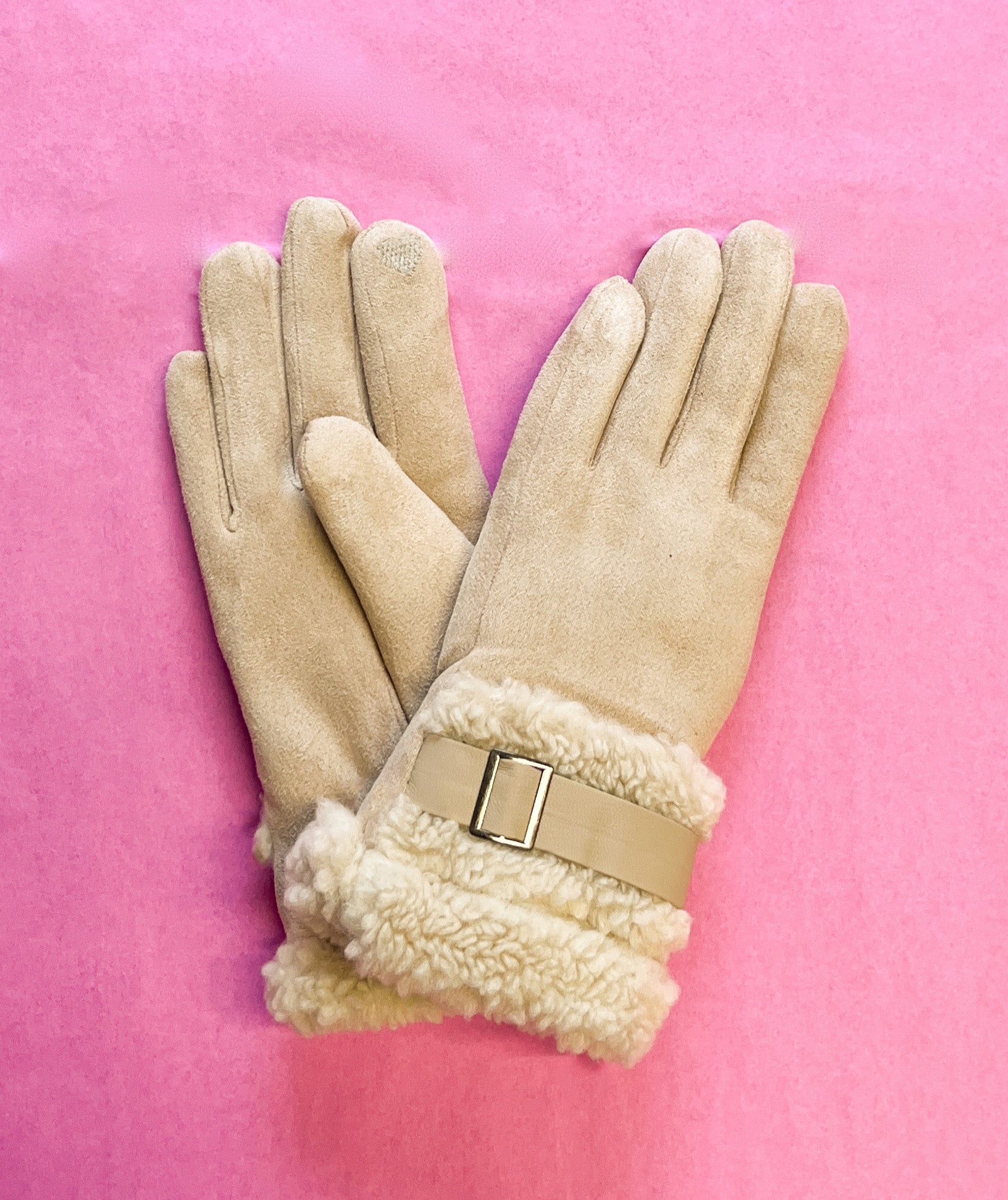 Produktfoto Fingerhandschuh mit Schließe in der Farbe Sand vom Hamburger Modelabel stegmann mode