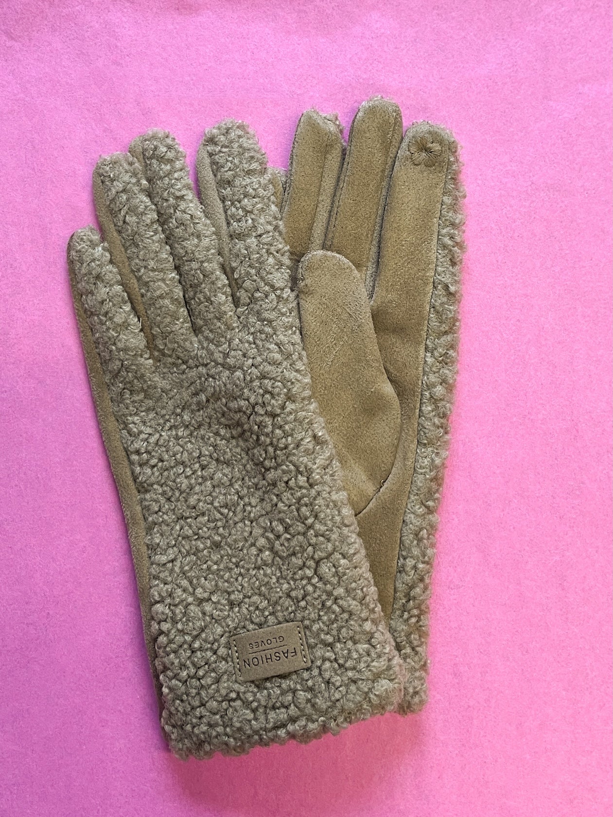 Produktfoto Handschuh mit Teddypelz und Touchscreen in der Farbe Braun vom Hamburger Modelabel stegmann mode