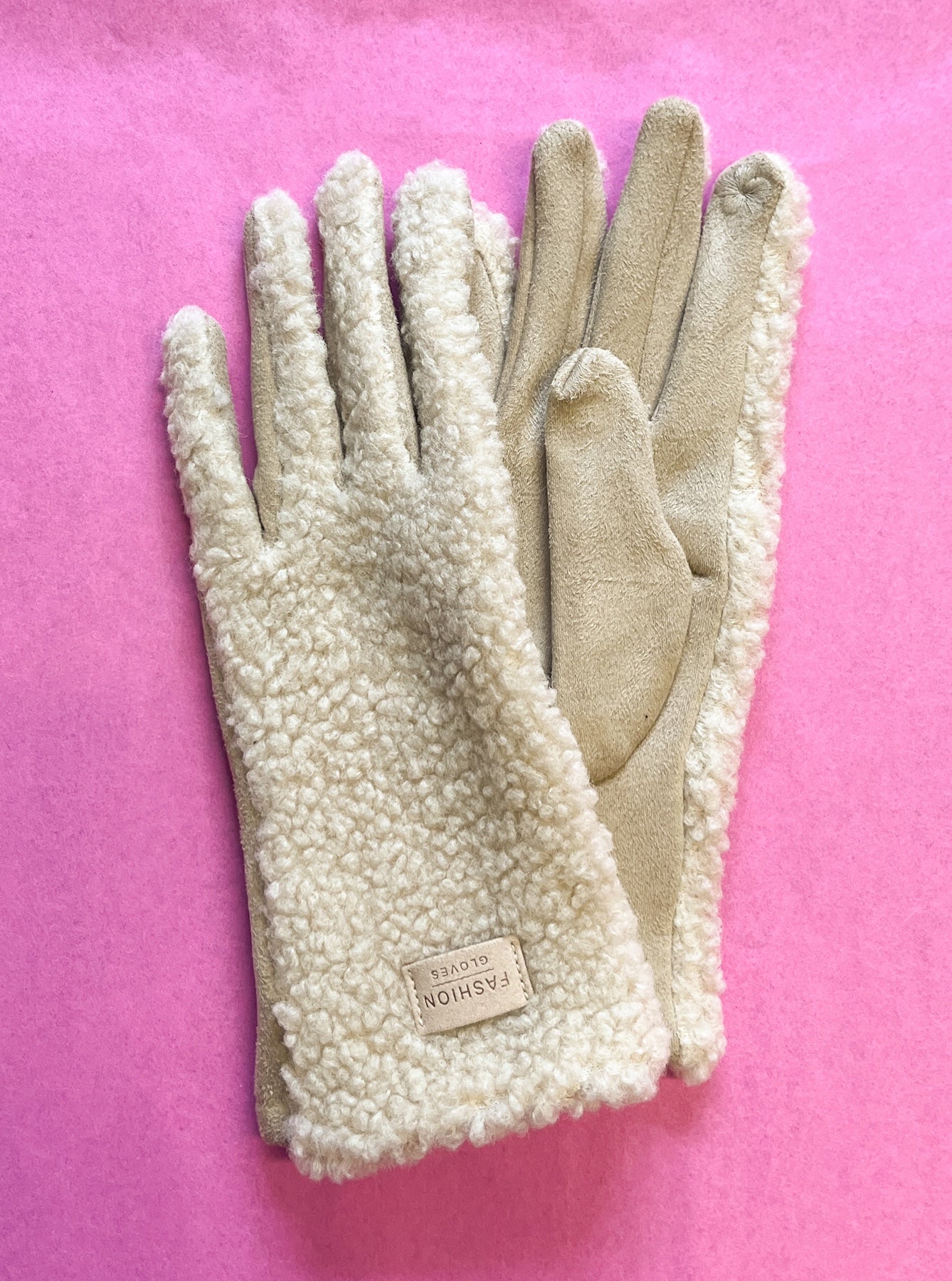 Produktfoto Handschuh mit Teddypelz und Touchscreen in der Farbe Sand vom Hamburger Modelabel stegmann mode