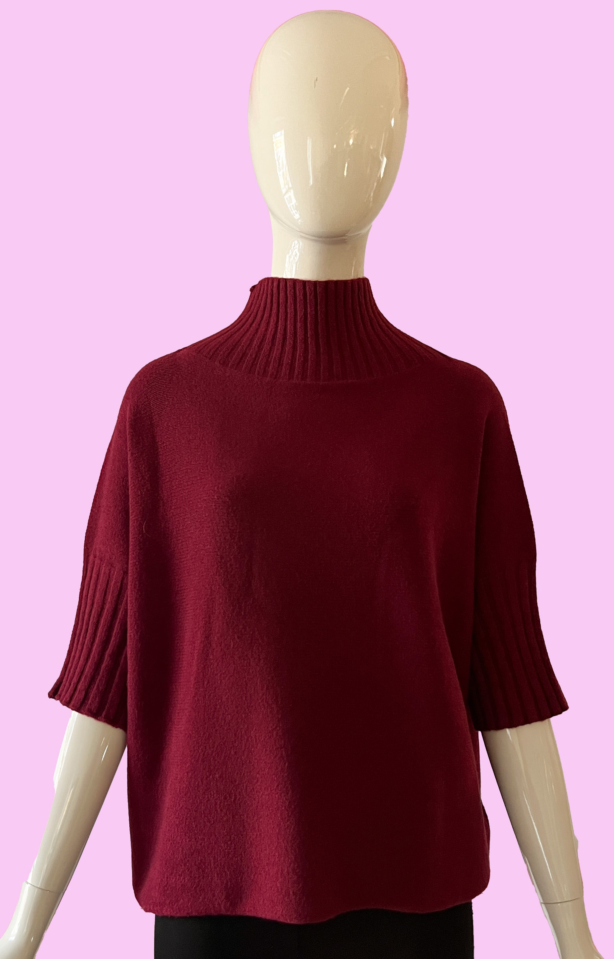 Produktfoto vom Pullover in Kastenform in der Farbe Burgundy vom Hamburger Modelabel stegmann mode