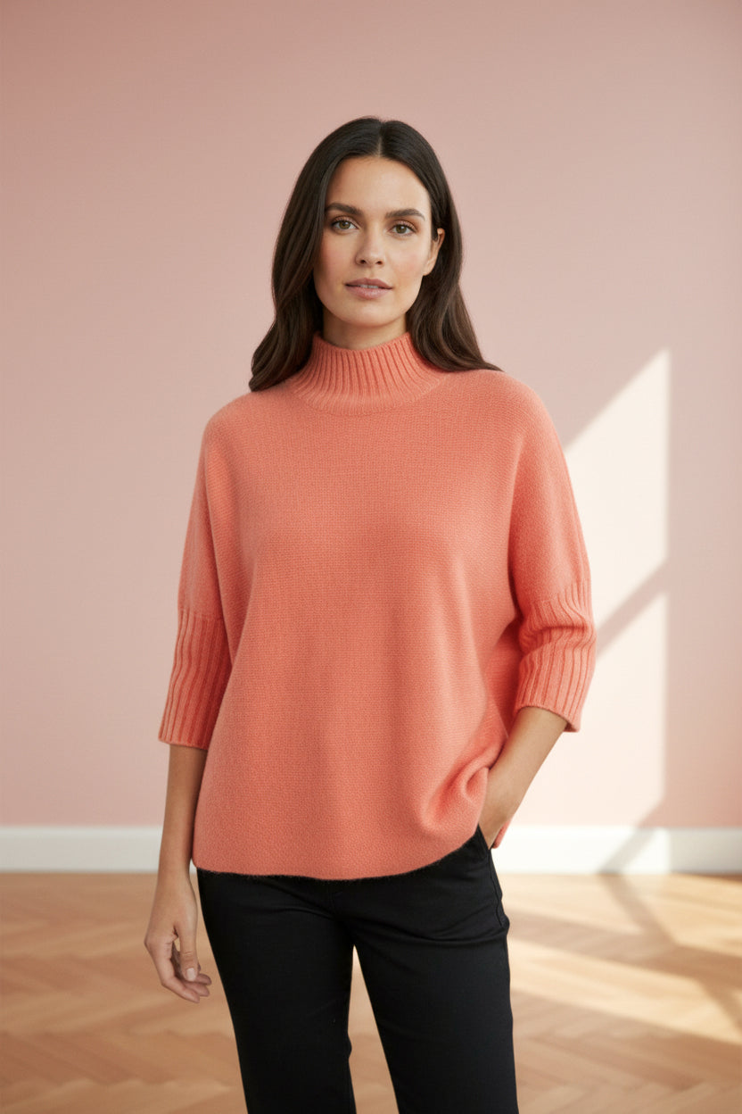 Produktfoto vom Pullover in Kastenform in der Farbe Koralle vom Hamburger Modelabel stegmann mode